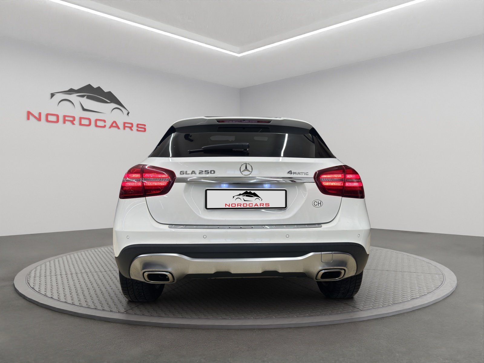 MERCEDES-BENZ GLA 250 4Matic 7G-DCT, Benzin, Occasion / Gebraucht, Automatik - 3