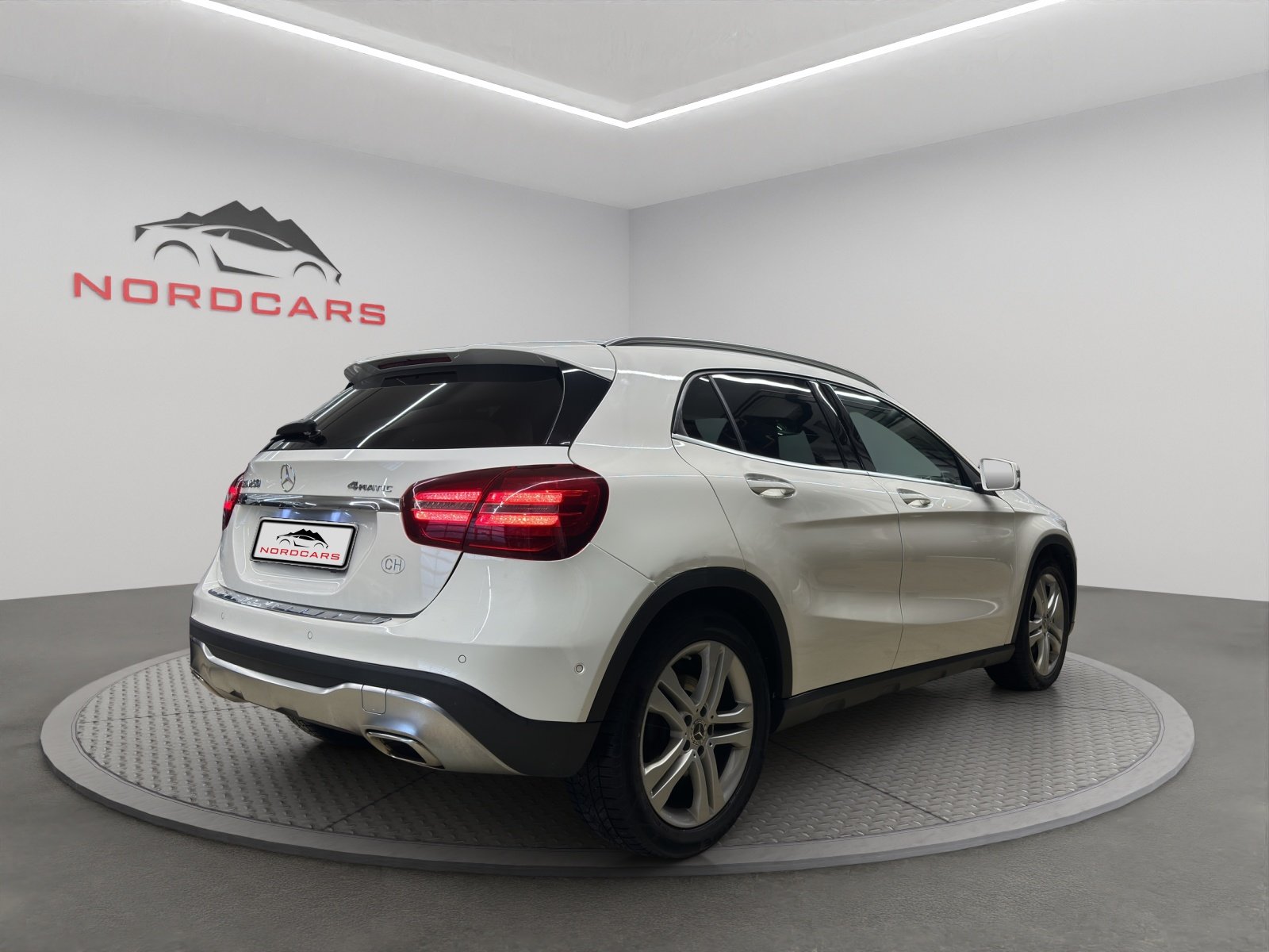 MERCEDES-BENZ GLA 250 4Matic 7G-DCT, Benzin, Occasion / Gebraucht, Automatik - 4