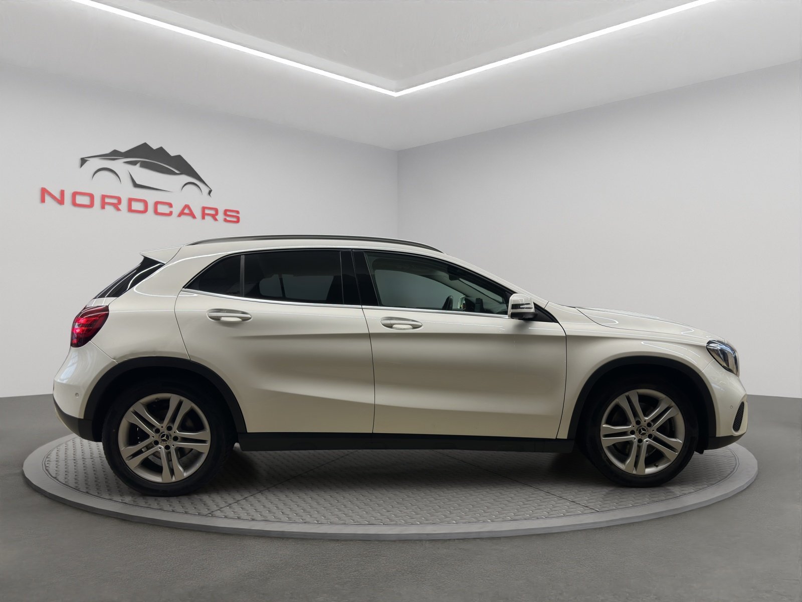 MERCEDES-BENZ GLA 250 4Matic 7G-DCT, Benzin, Occasion / Gebraucht, Automatik - 5