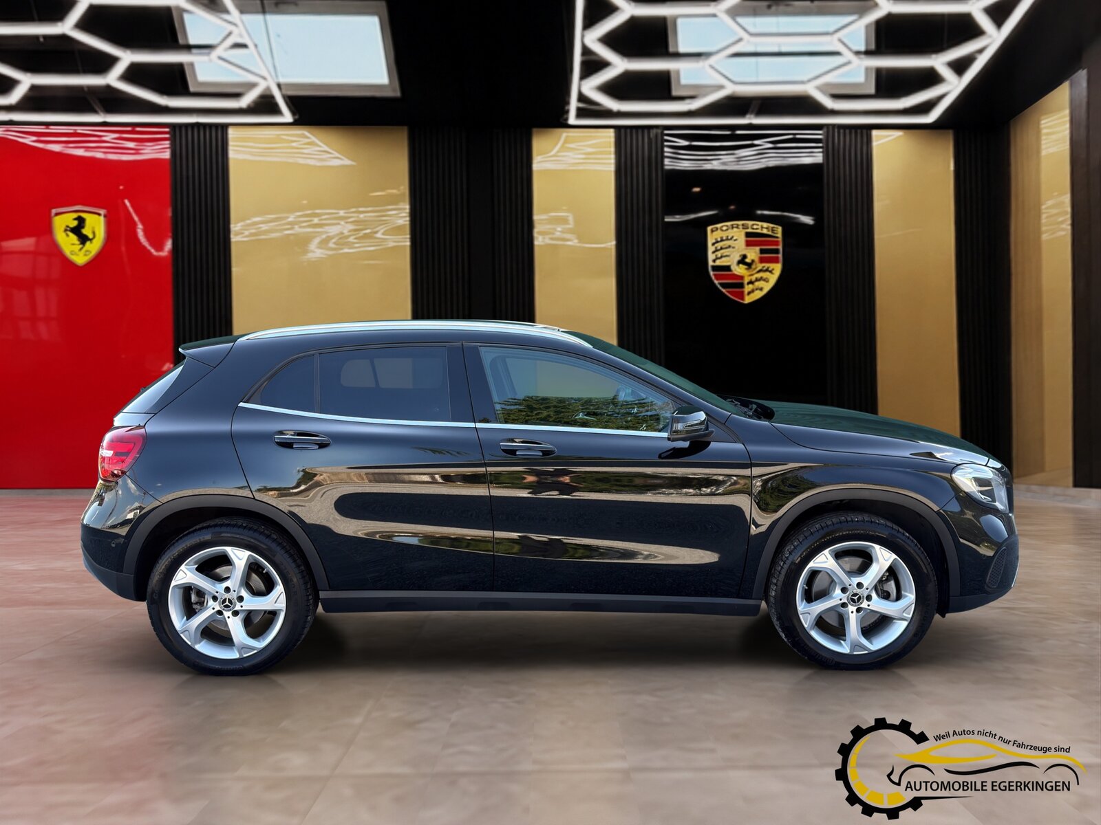MERCEDES-BENZ GLA 250 Urban 4m, Petrol, Second hand / Used, Automatic - 4