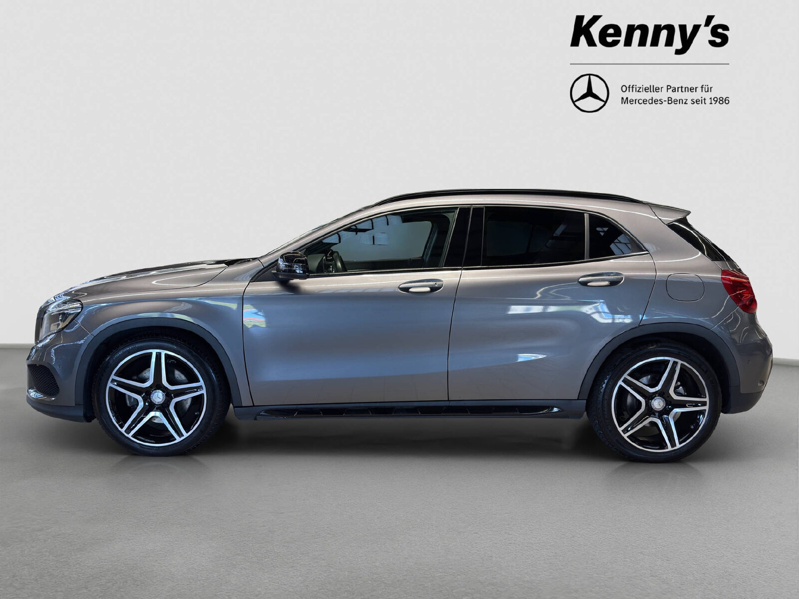 MERCEDES-BENZ GLA 250 AMG Line 4MATIC, Petrol, Second hand / Used, Automatic - 3