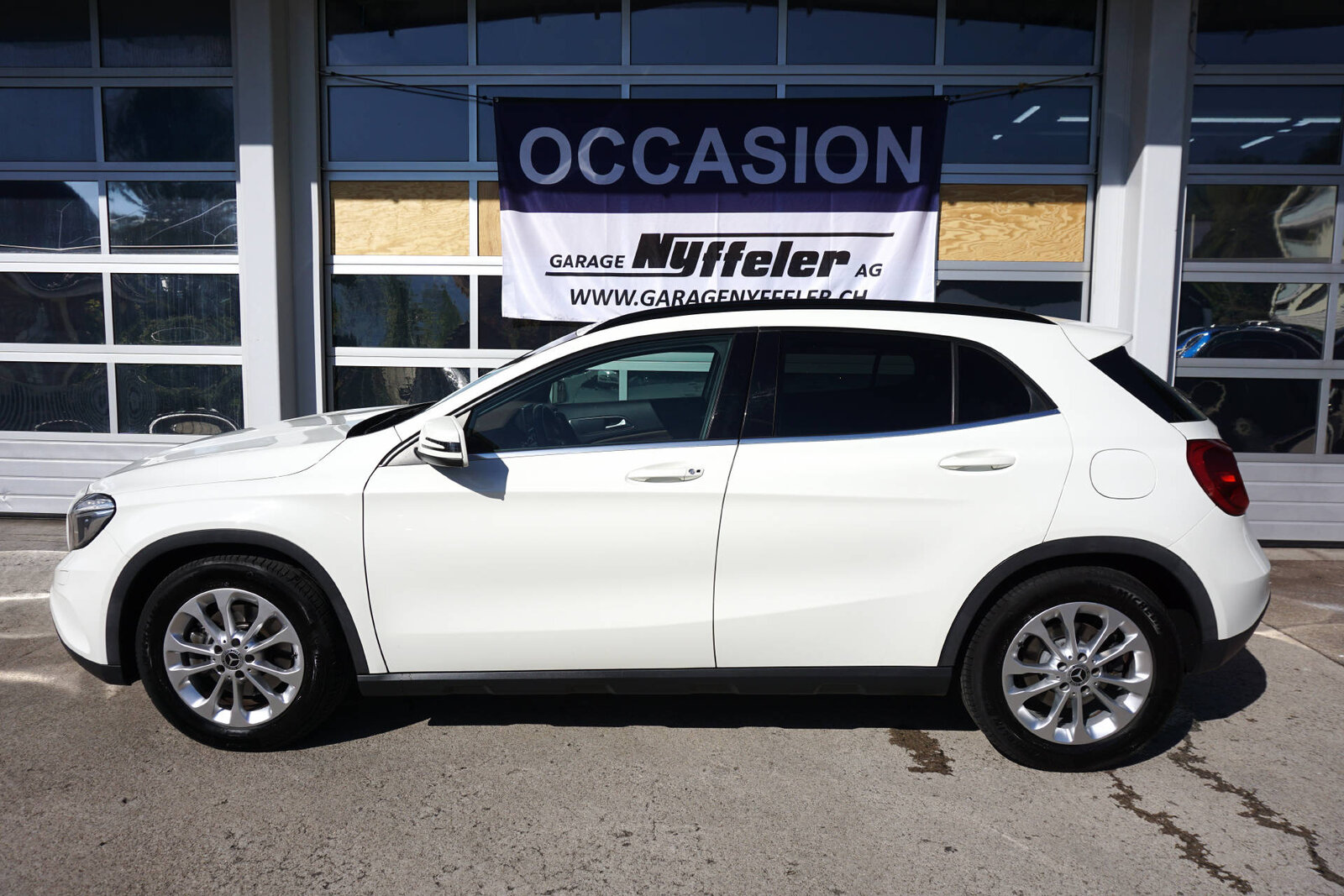MERCEDES-BENZ GLA 250 Style 4m, Essence, Occasion / Utilisé, Automatique - 3