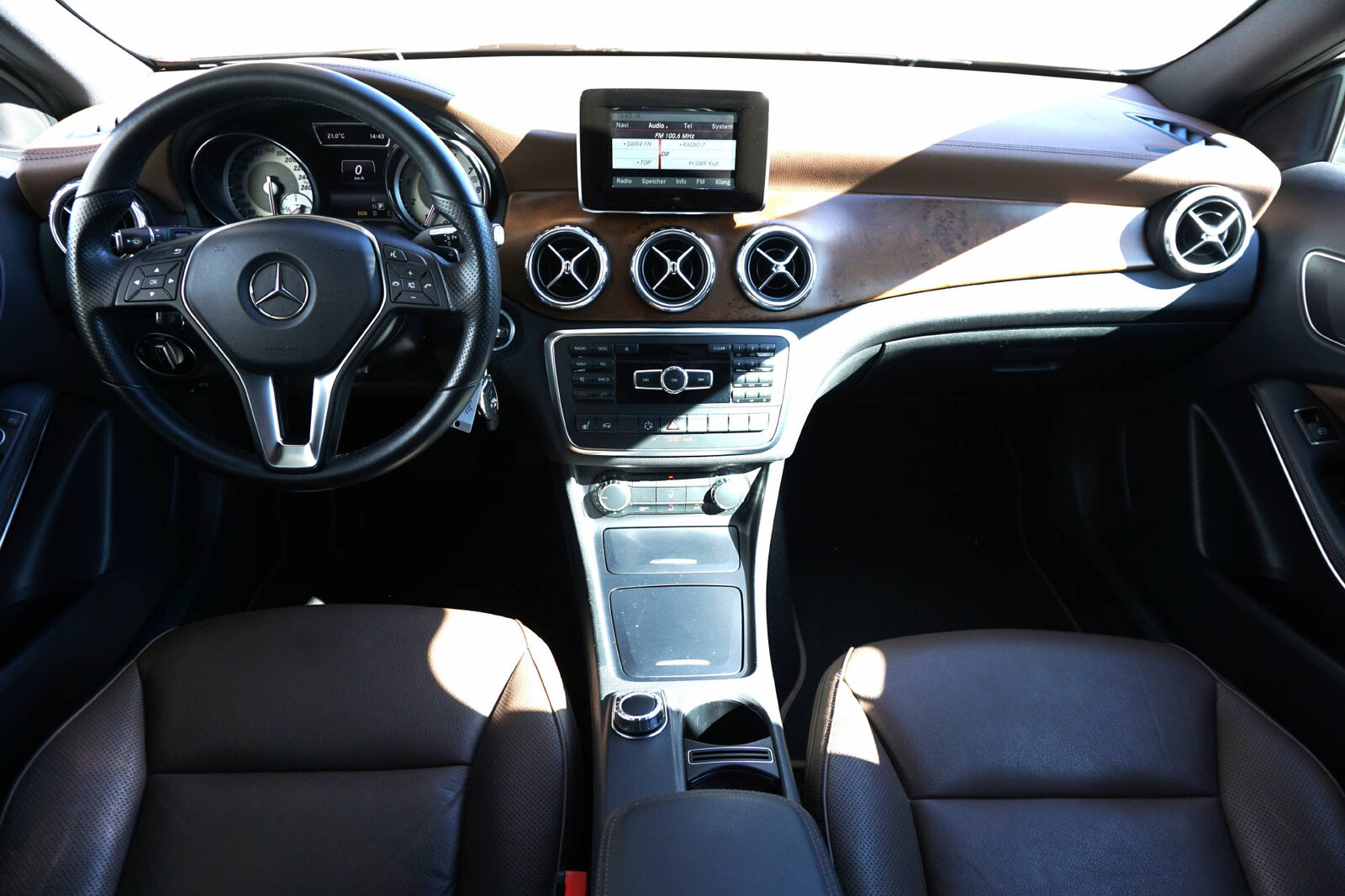 MERCEDES-BENZ GLA 250 Style 4m, Essence, Occasion / Utilisé, Automatique - 7