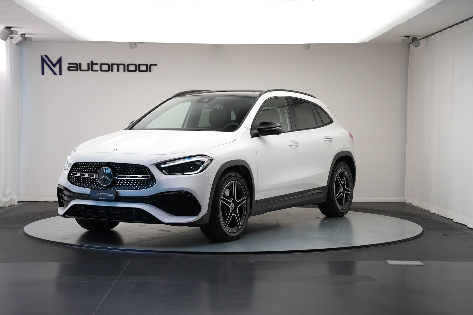 MERCEDES-BENZ GLA 250 4Matic AMG Line 8G-DCT *CH-Fahrzeug* *Panorama*