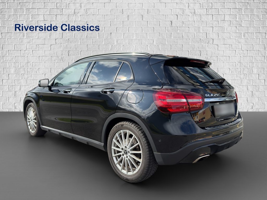 MERCEDES-BENZ GLA 250 Urban 4m, Benzin, Occasion / Gebraucht, Automatik - 4