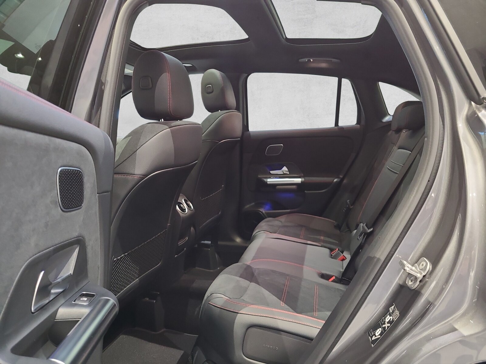 MERCEDES-BENZ GLA 250 4M AMG H247, Hybride Léger Essence/Électricité, Voiture de démonstration, Automatique - 3