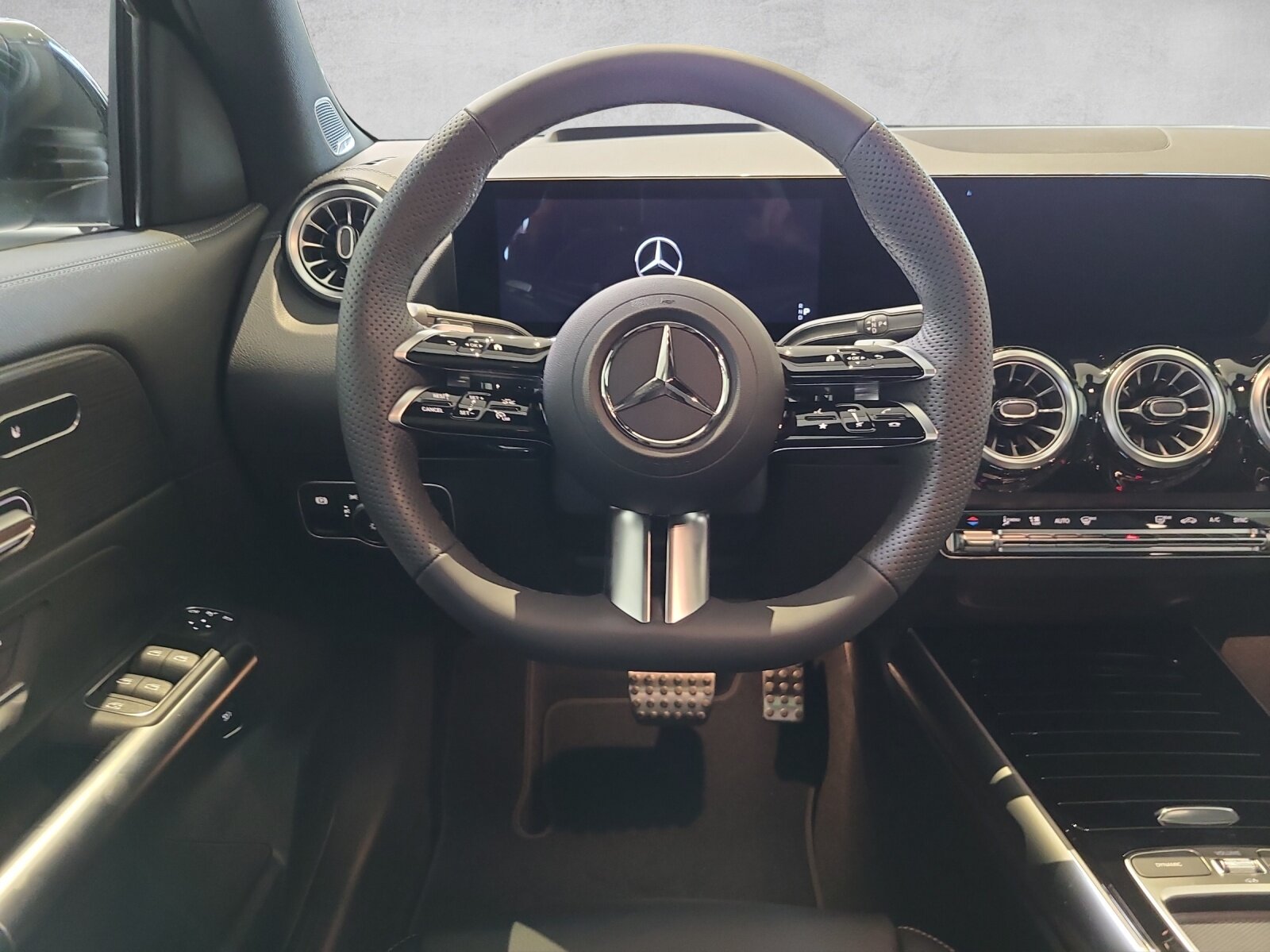 MERCEDES-BENZ GLA 250 Swiss Star  AMG 4M H247, Hybride Léger Essence/Électricité, Voiture de démonstration, Automatique - 5