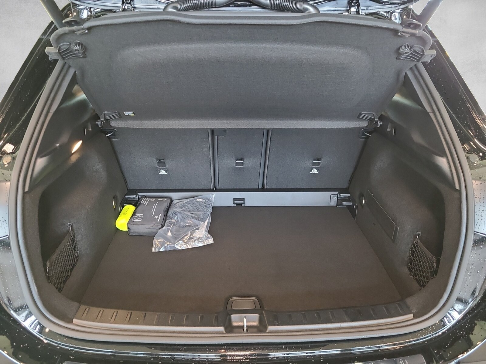 MERCEDES-BENZ GLA 250 Swiss Star  AMG 4M H247, Hybride Léger Essence/Électricité, Voiture de démonstration, Automatique - 6