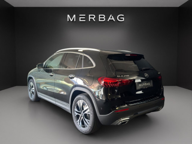 MERCEDES-BENZ GLA 250 4Matic Swiss Star, Mild-Hybrid Petrol/Electric, New car, Automatic - 3