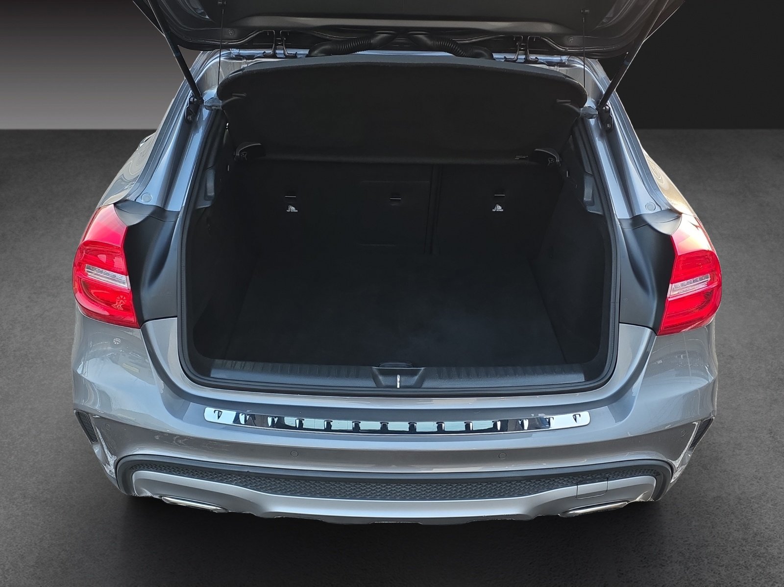 MERCEDES-BENZ GLA 250 AMG Line 4Matic 7G-DCT, Petrol, Second hand / Used, Automatic - 7