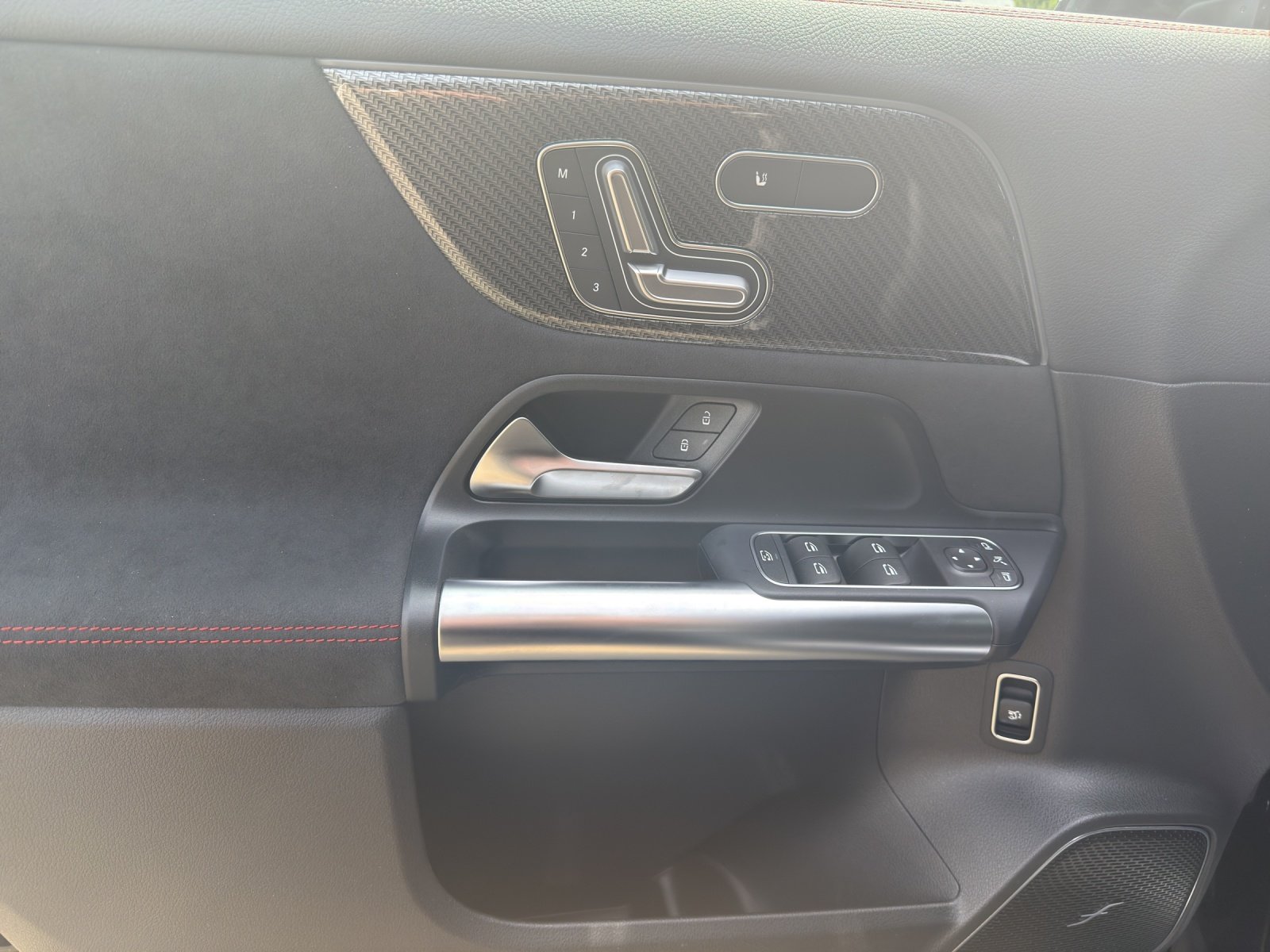 MERCEDES-BENZ GLA 250 4Matic 8G-DCT Swiss Star, Mild-Hybrid Petrol/Electric, Ex-demonstrator, Automatic - 6