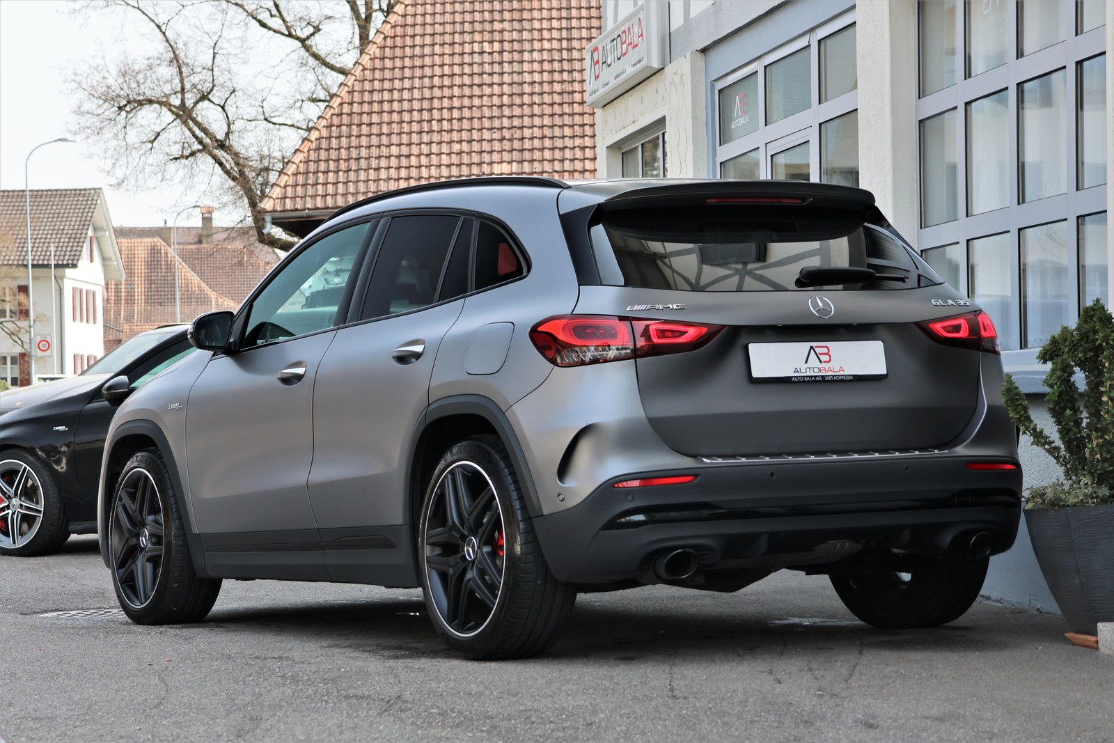 MERCEDES-BENZ GLA 35 AMG 4Matic 8G-Speedshift DCT (CH) Greym, Benzin, Occasion / Gebraucht, Automatik - 3