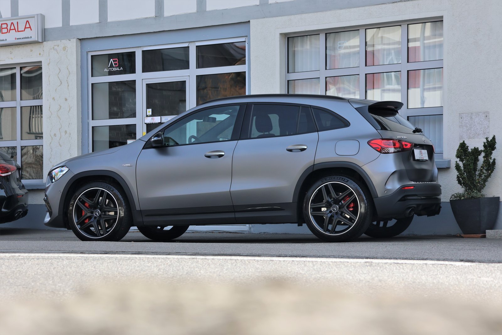 MERCEDES-BENZ GLA 35 AMG 4Matic 8G-Speedshift DCT (CH) Greym, Benzin, Occasion / Gebraucht, Automatik - 4