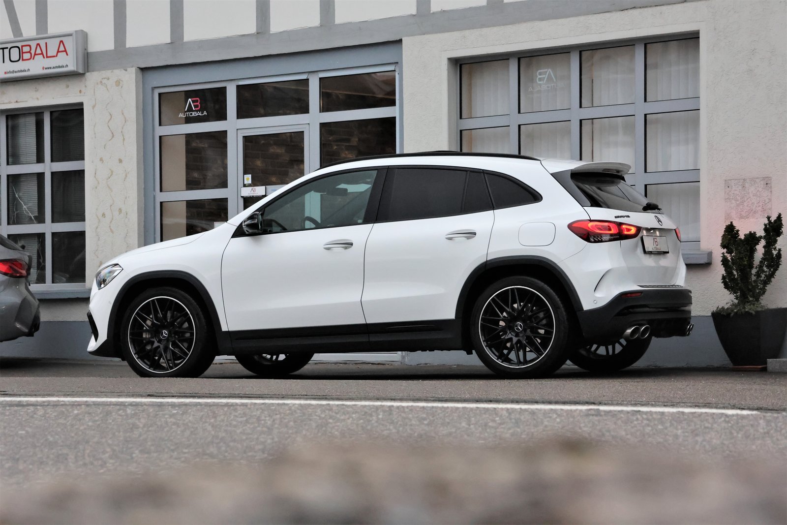 MERCEDES-BENZ GLA 35 AMG 4Matic 8G-Speedshift DCT, Benzin, Occasion / Gebraucht, Automatik - 4
