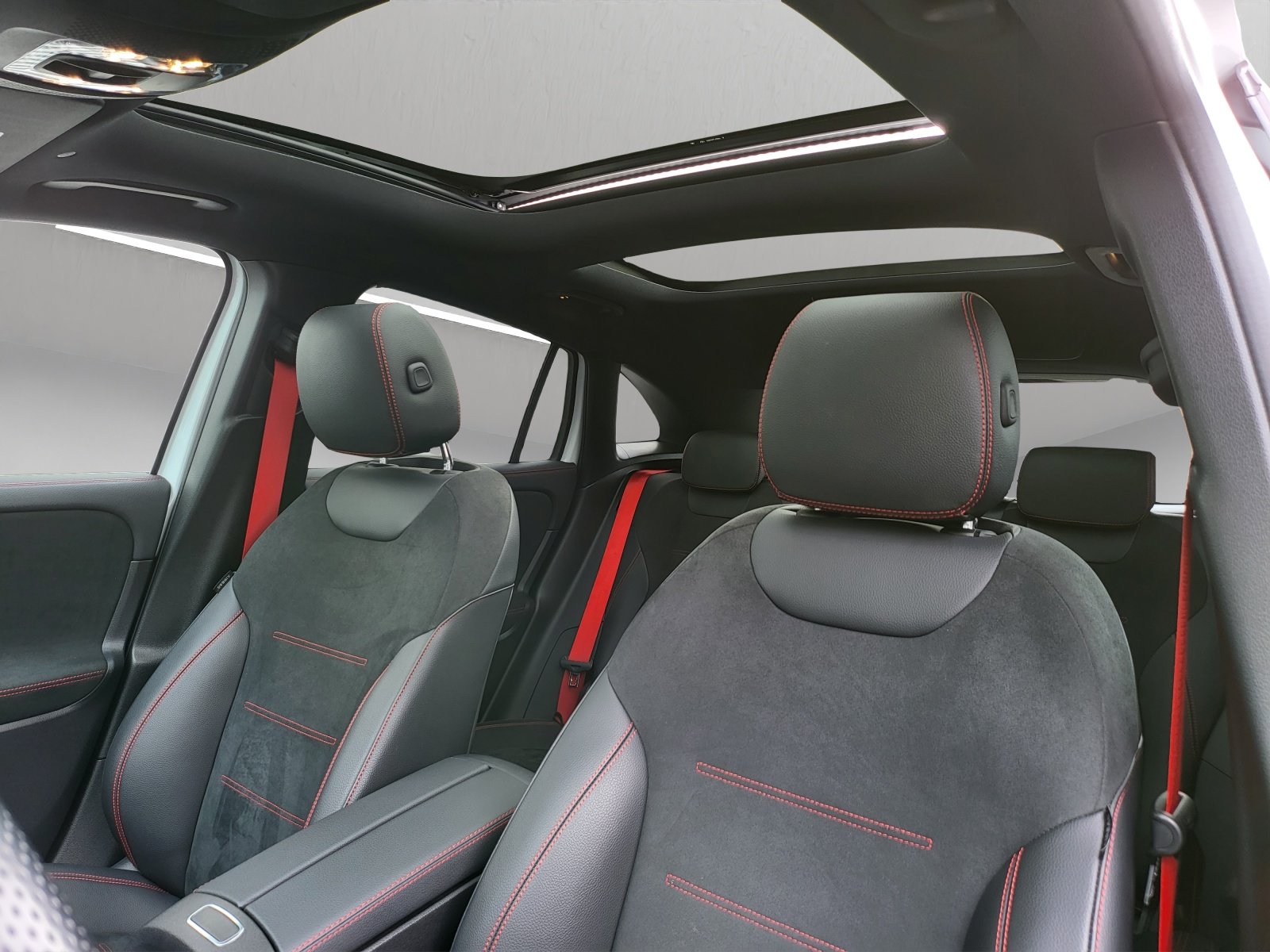 MERCEDES-BENZ GLA 45 S AMG 4Matic+ 8G-Speedshift DCT, Benzin, Occasion / Gebraucht, Automatik - 7