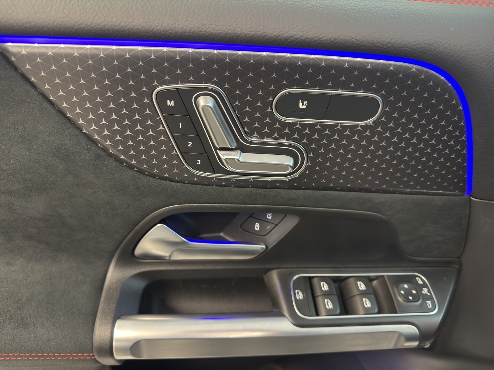 MERCEDES-BENZ GLB 200 AMG Line, Essence, Voiture de démonstration, Automatique - 6