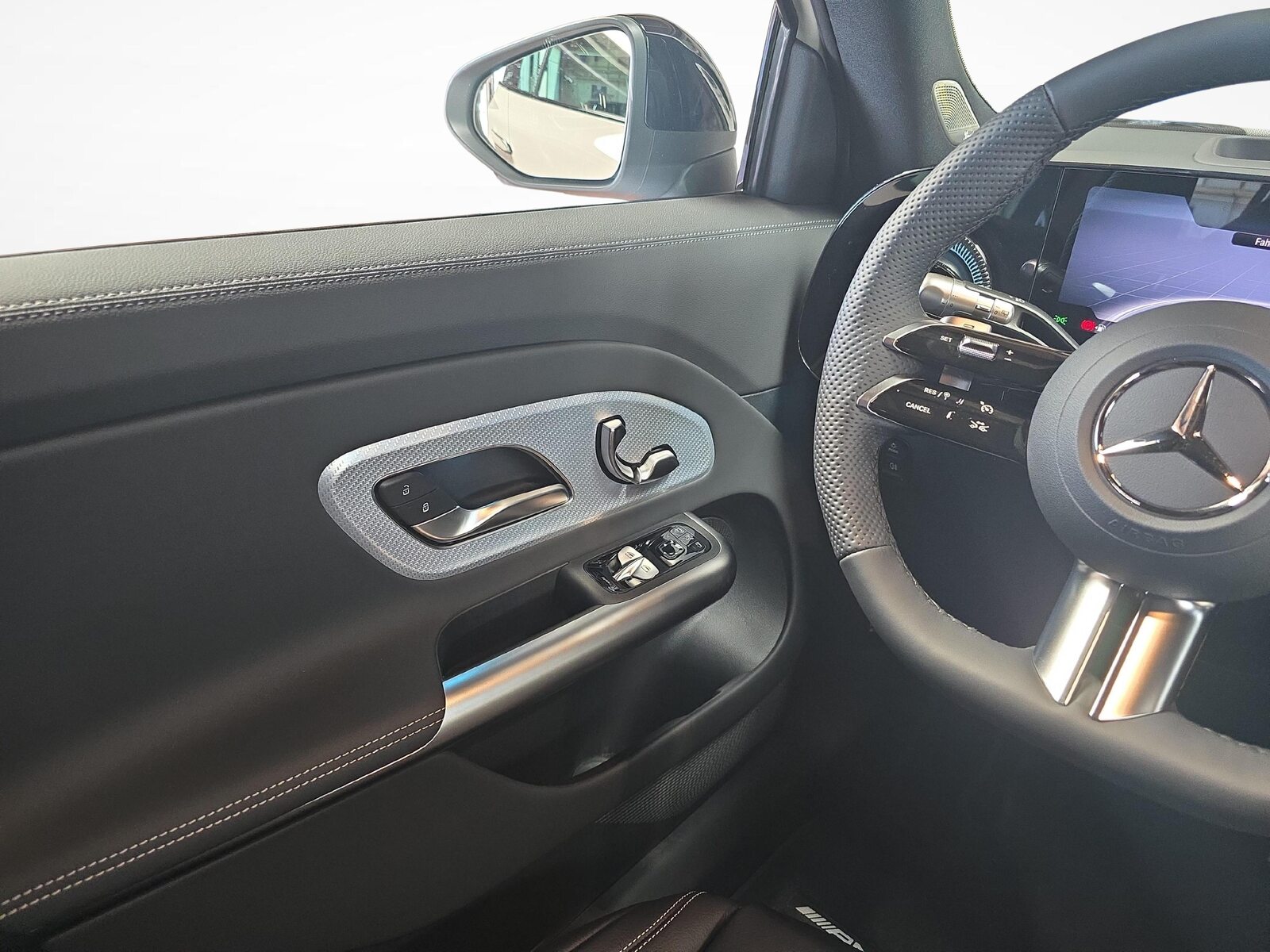 MERCEDES-BENZ GLB 220 4MATIC AMG Line, Mild-Hybrid Petrol/Electric, New car, Automatic - 7