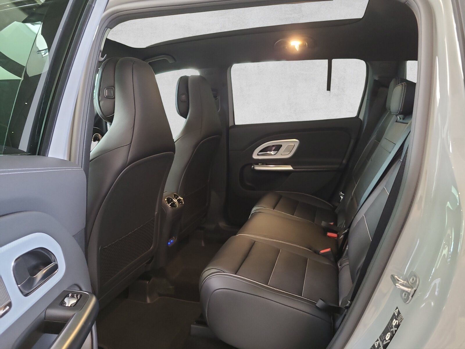 MERCEDES-BENZ GLB 220 4M  X248, Hybride Léger Essence/Électricité, Voiture nouvelle, Automatique - 3
