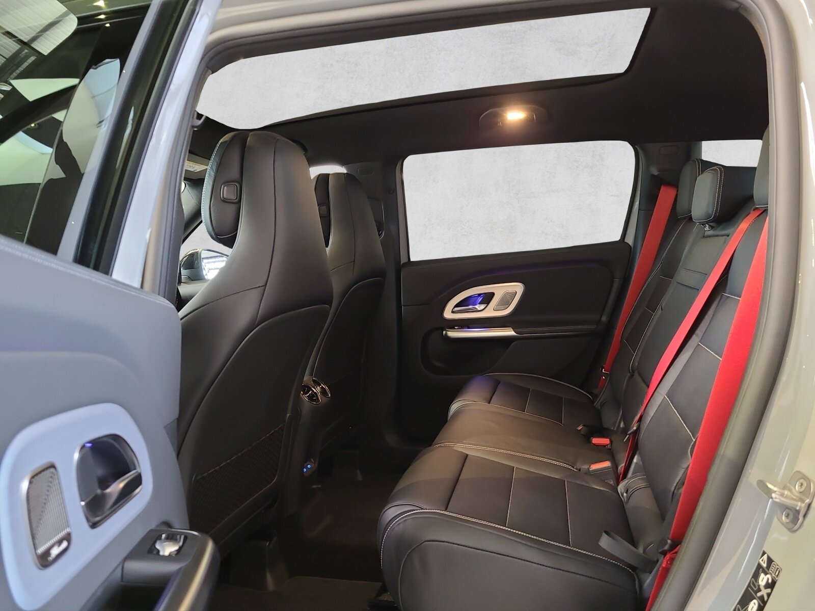 MERCEDES-BENZ GLB 220 4matic X248, Hybride Léger Essence/Électricité, Voiture nouvelle, Automatique - 3