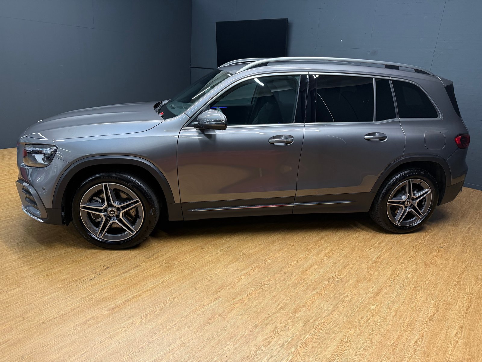 MERCEDES-BENZ GLB 220 d 4M - AMG / DISTRONIC / Rückfahrkame, Diesel, Second hand / Used, Automatic - 3
