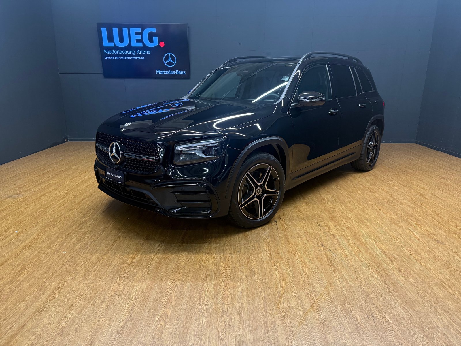 MERCEDES-BENZ GLB 220 d 4M - AMG / DISTRONIC / 360 Grad Kame