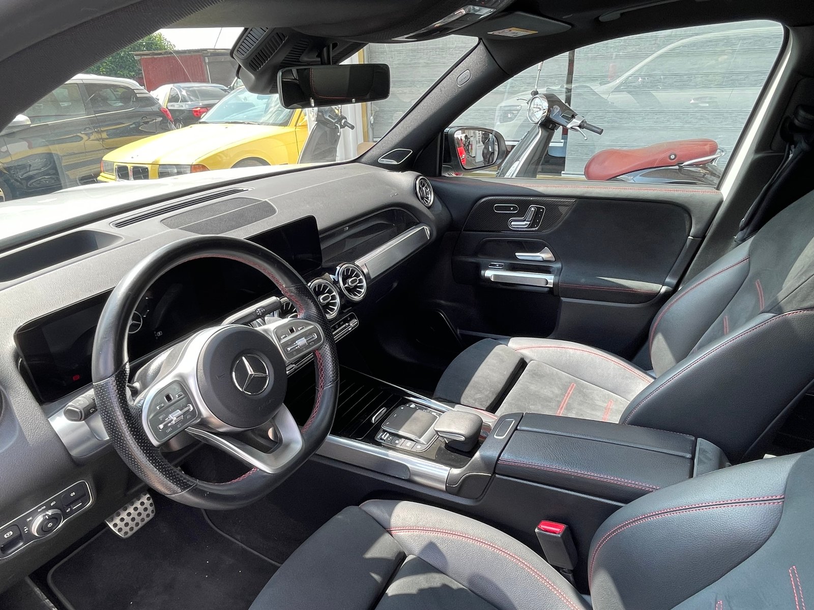 MERCEDES-BENZ GLB 220 d 4Matic AMG Line 8G-Tronic, Diesel, Occasion / Gebraucht, Automatik - 7
