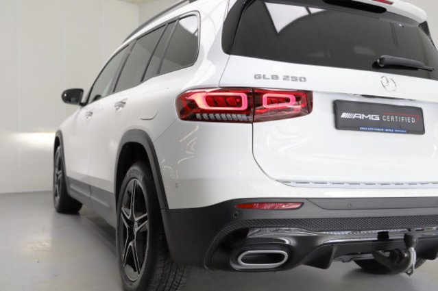MERCEDES-BENZ GLB 250 4Matic AMG Line 8G-Tronic, Benzin, Occasion / Gebraucht, Automatik - 4