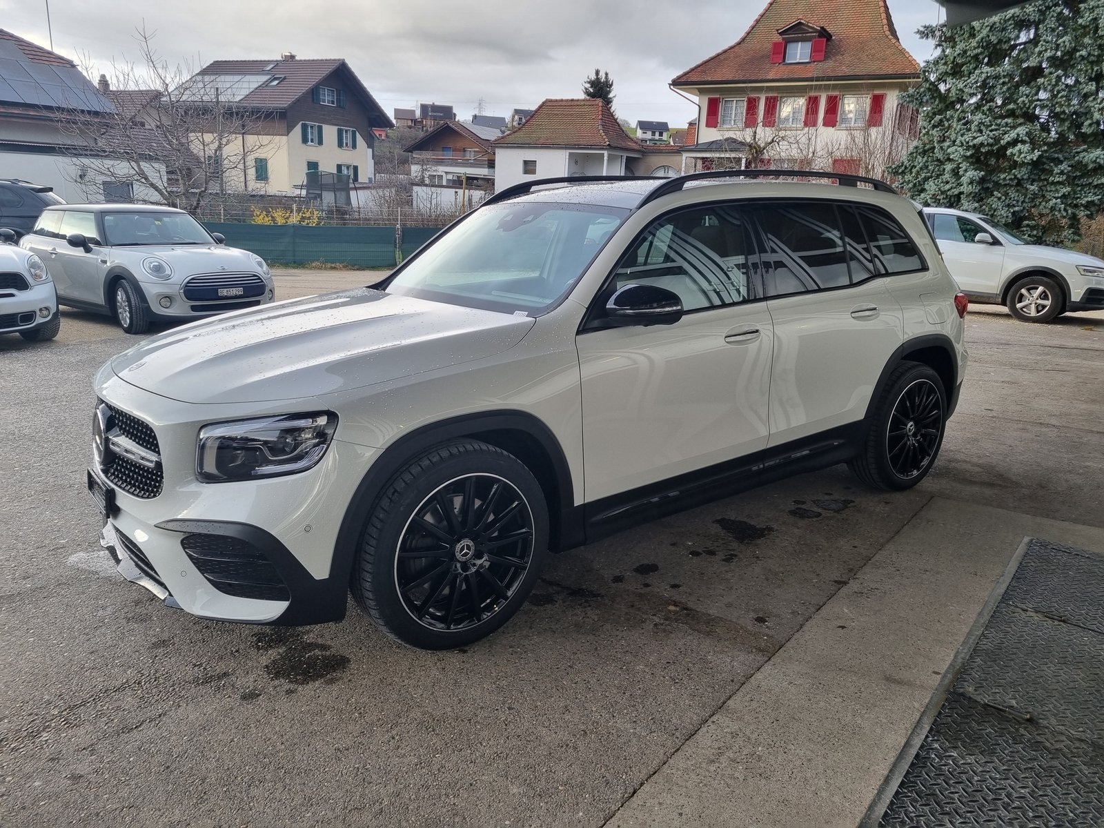 MERCEDES-BENZ GLB 250 4Matic AMG Line 8G-Tronic, Benzin, Occasion / Gebraucht, Automatik - 7