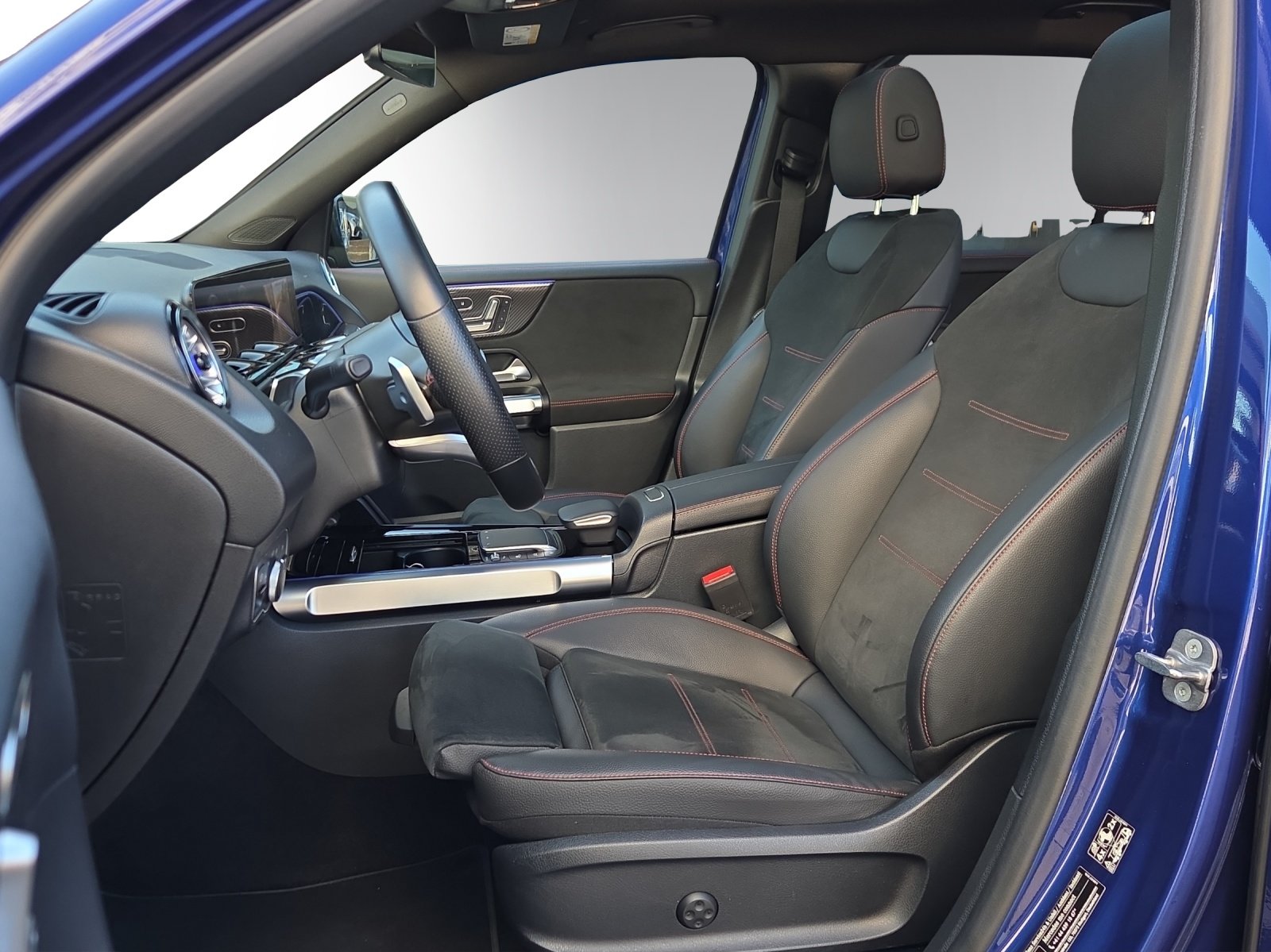 MERCEDES-BENZ GLB 250 4Matic 8G-Tronic, Mild-Hybrid Benzin/Elektro, Occasion / Gebraucht, Automatik - 7