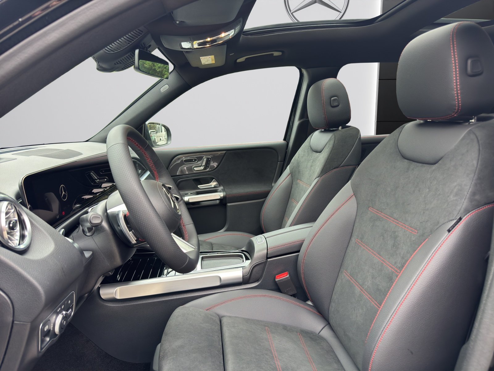 MERCEDES-BENZ GLB 250 4Matic 8G-Tronic, Mild-Hybrid Benzin/Elektro, Occasion / Gebraucht, Automatik - 7