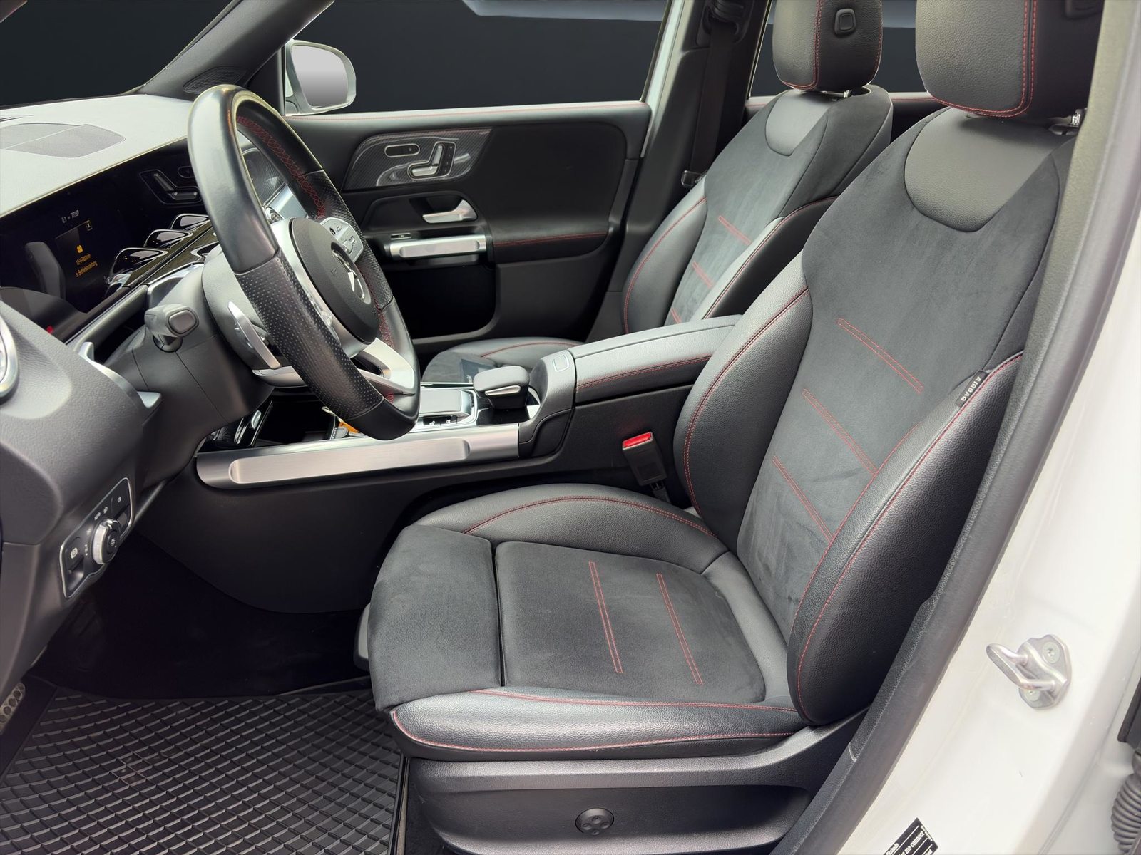 MERCEDES-BENZ GLB 250 AMG Line 4matic, Benzin, Occasion / Gebraucht, Automatik - 7