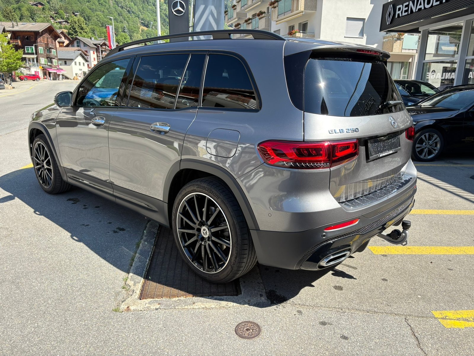 MERCEDES-BENZ GLB 250 4Matic 8G-Tronic, Mild-Hybrid Benzin/Elektro, Occasion / Gebraucht, Automatik - 7