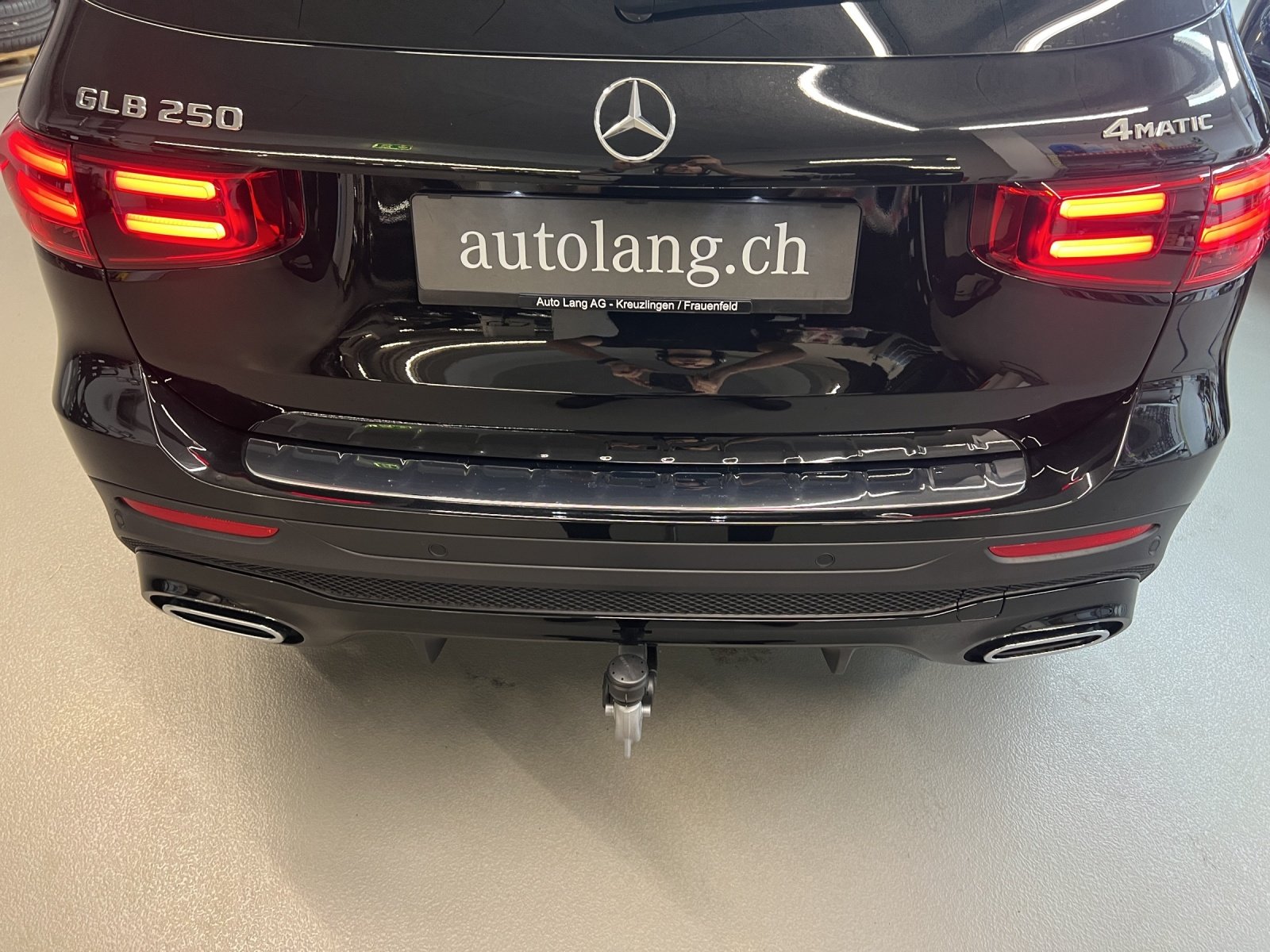 MERCEDES-BENZ GLB 250 AMG Line 4Matic, Mild-Hybrid Petrol/Electric, Ex-demonstrator, Automatic - 6