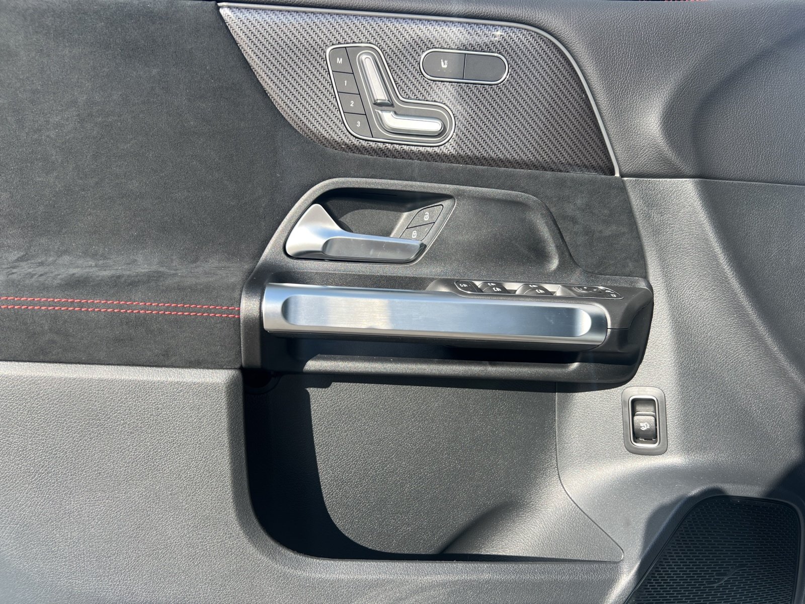 MERCEDES-BENZ GLB 250 4Matic 8G-Tronic, Mild-Hybrid Benzin/Elektro, Neuwagen, Automat - 6