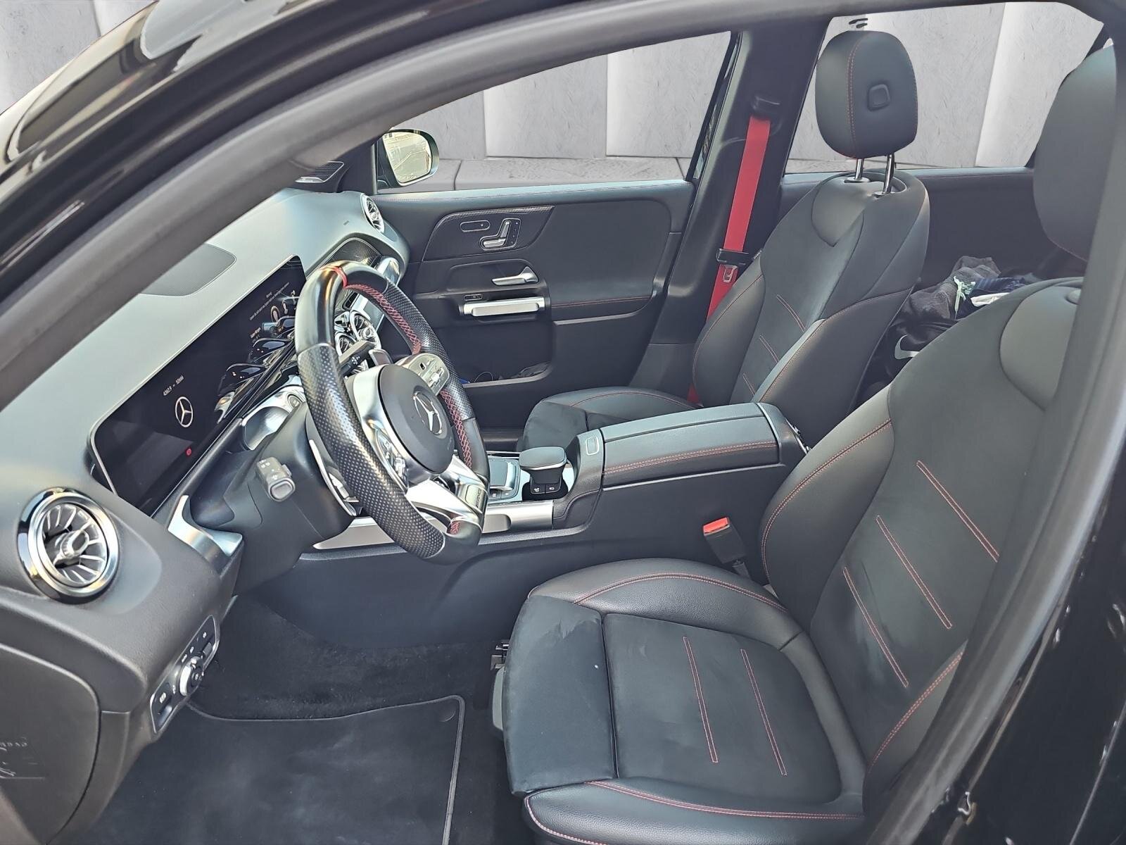 MERCEDES-BENZ GLB 35 AMG 4Matic 8G-Tronic, Benzin, Occasion / Gebraucht, Automatik - 4