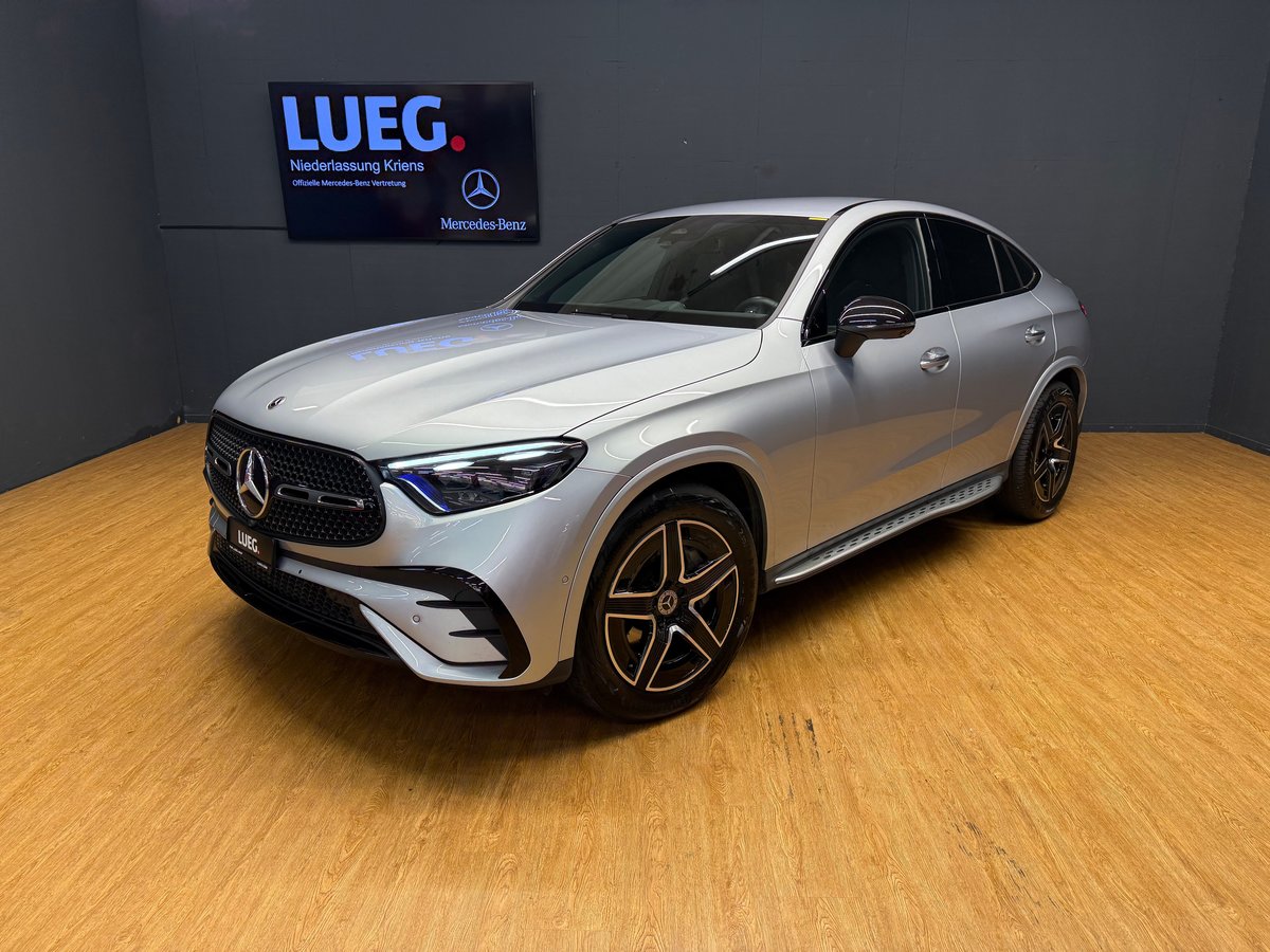 MERCEDES-BENZ GLC 200 4M - AMG - Coupé / 360 Grad Kamera / Digital Light /