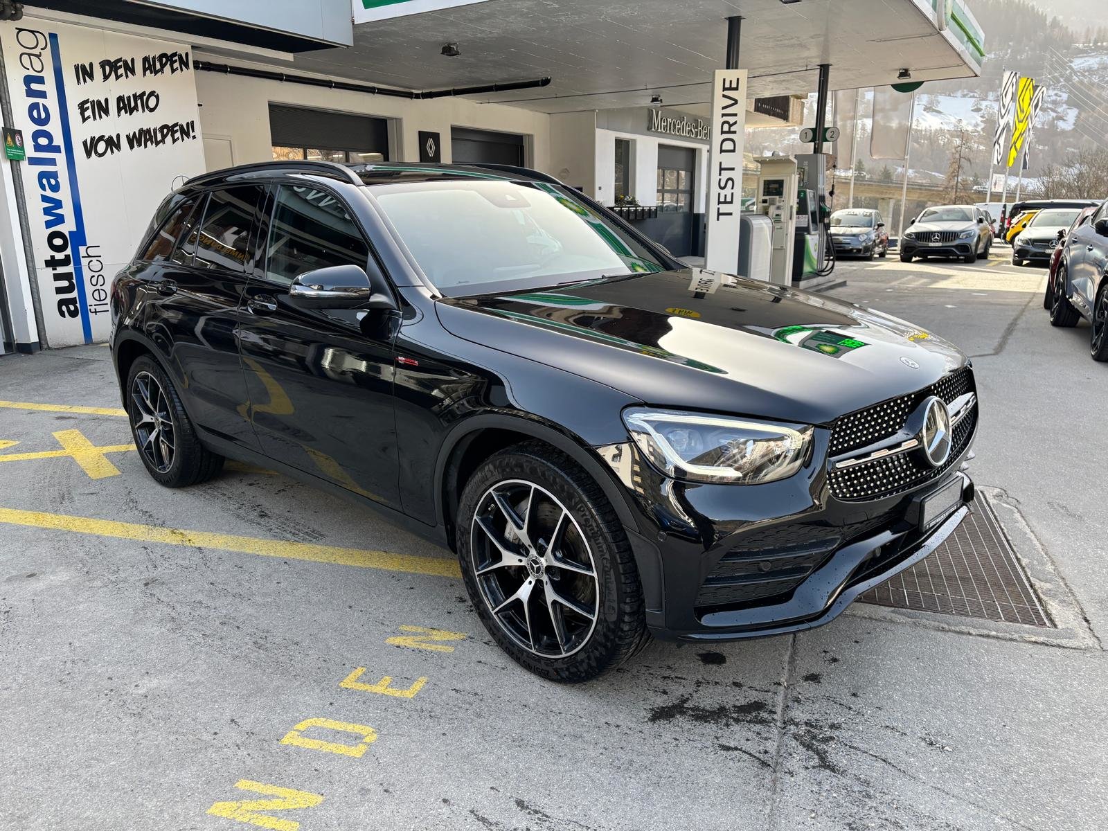 MERCEDES-BENZ GLC 200 AMG Line 4Matic, Mild-Hybrid Benzin/Elektro, Occasion / Gebraucht, Automatik - 2