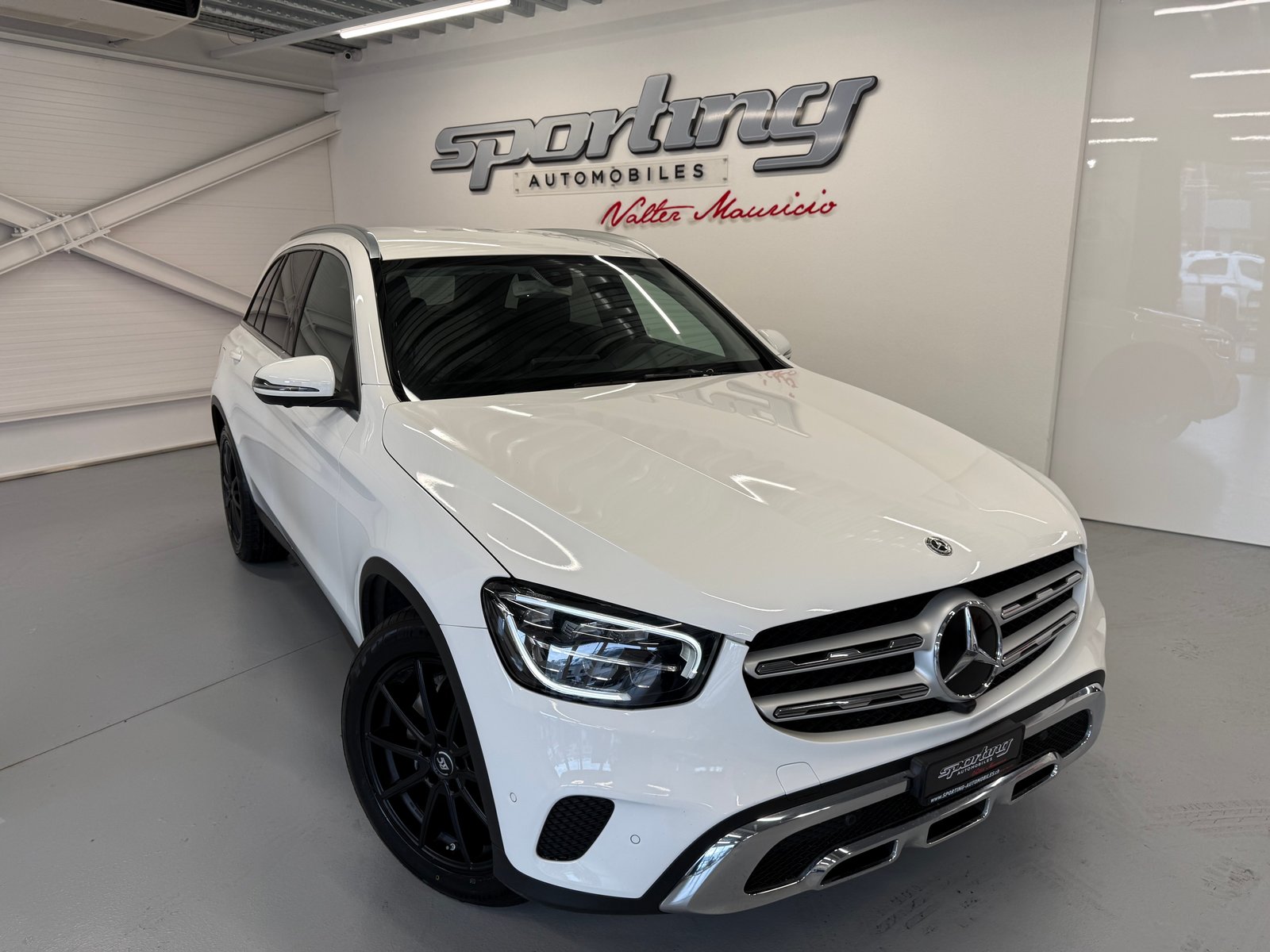 MERCEDES-BENZ GLC 200 AMG Line 4Matic 9G-Tronic
