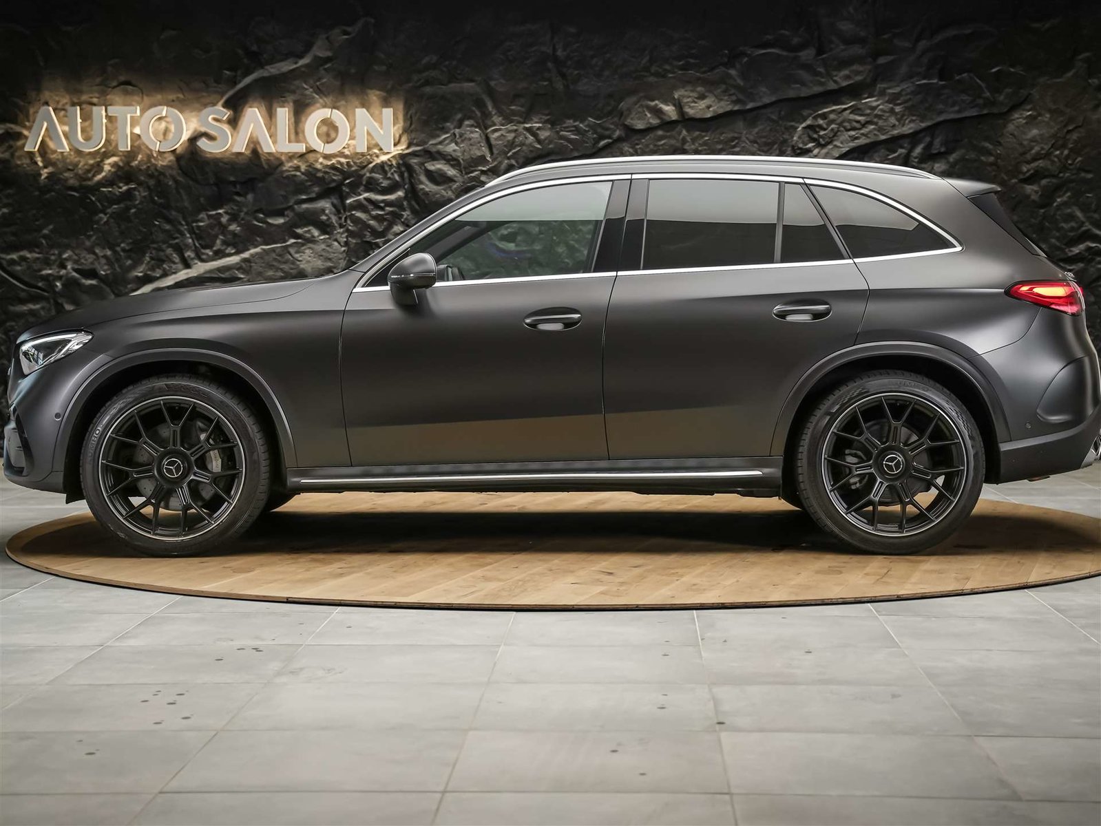 MERCEDES-BENZ GLC 200 AMG Line 4matic *Designo Magno*Panoram, Essence, Occasion / Utilisé, Automatique - 2