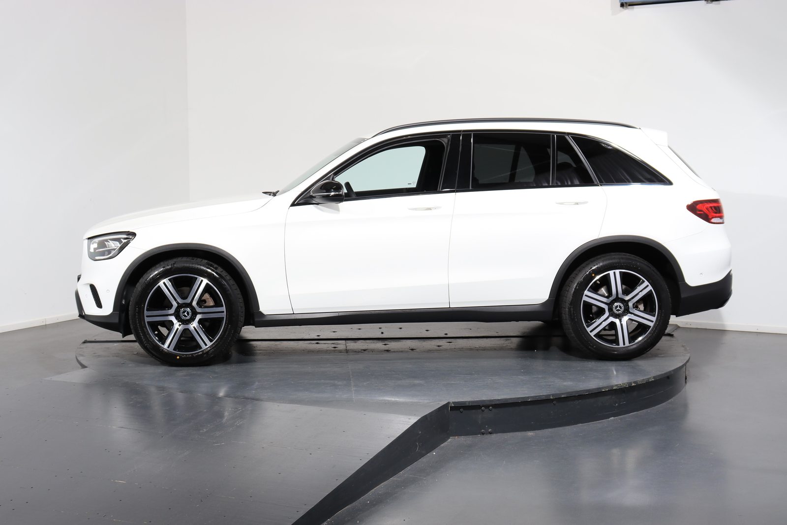 MERCEDES-BENZ GLC 200 d 4m, Diesel, Second hand / Used, Automatic - 2