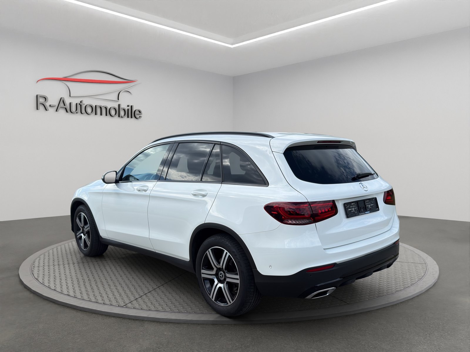 MERCEDES-BENZ GLC 200 4Matic 9G-Tronic, Mild-Hybrid Petrol/Electric, Second hand / Used, Automatic - 3