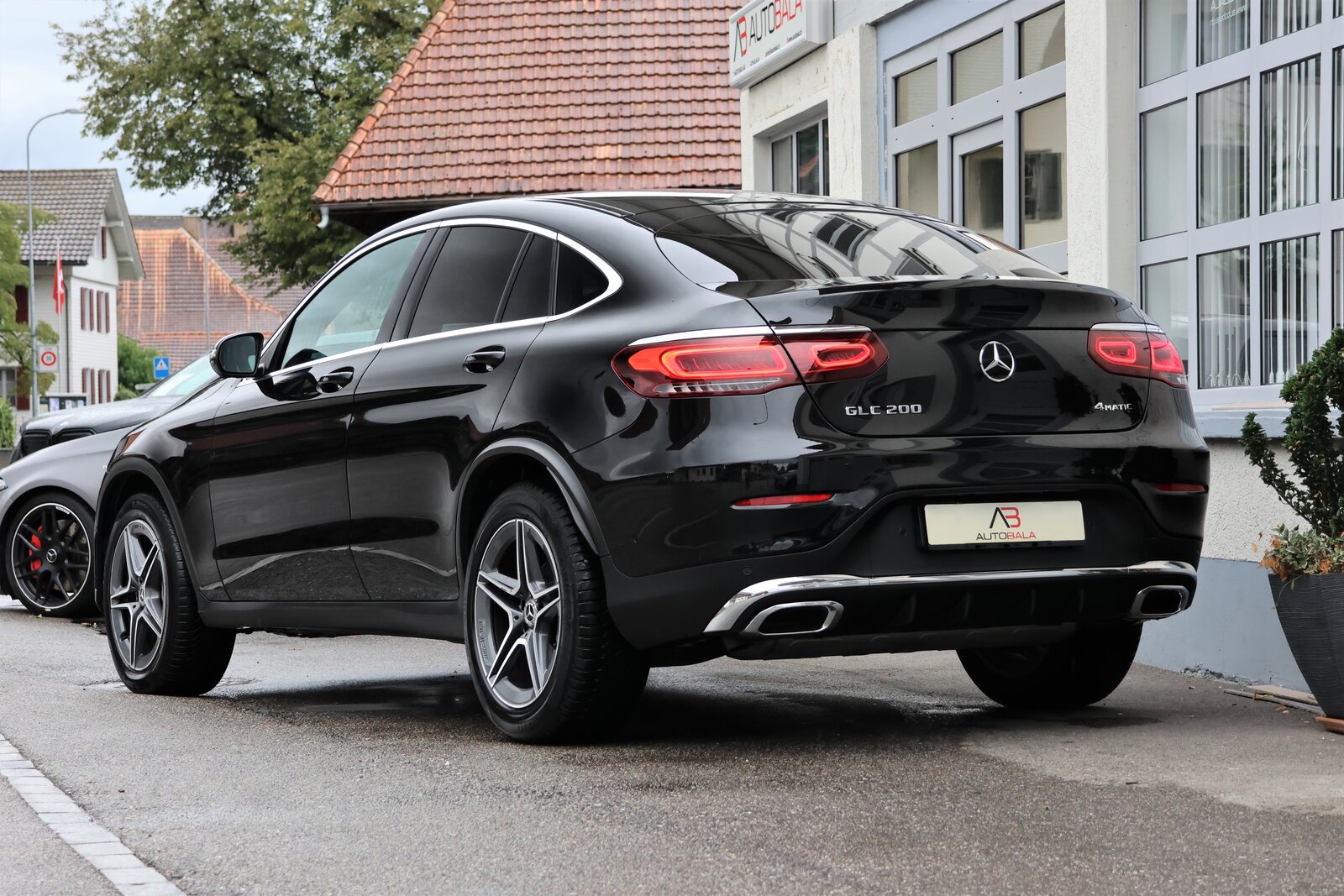 MERCEDES-BENZ GLC Coupé 200 AMG Line 4Matic 9G-Tronic, Mild-Hybrid Petrol/Electric, Second hand / Used, Automatic - 3