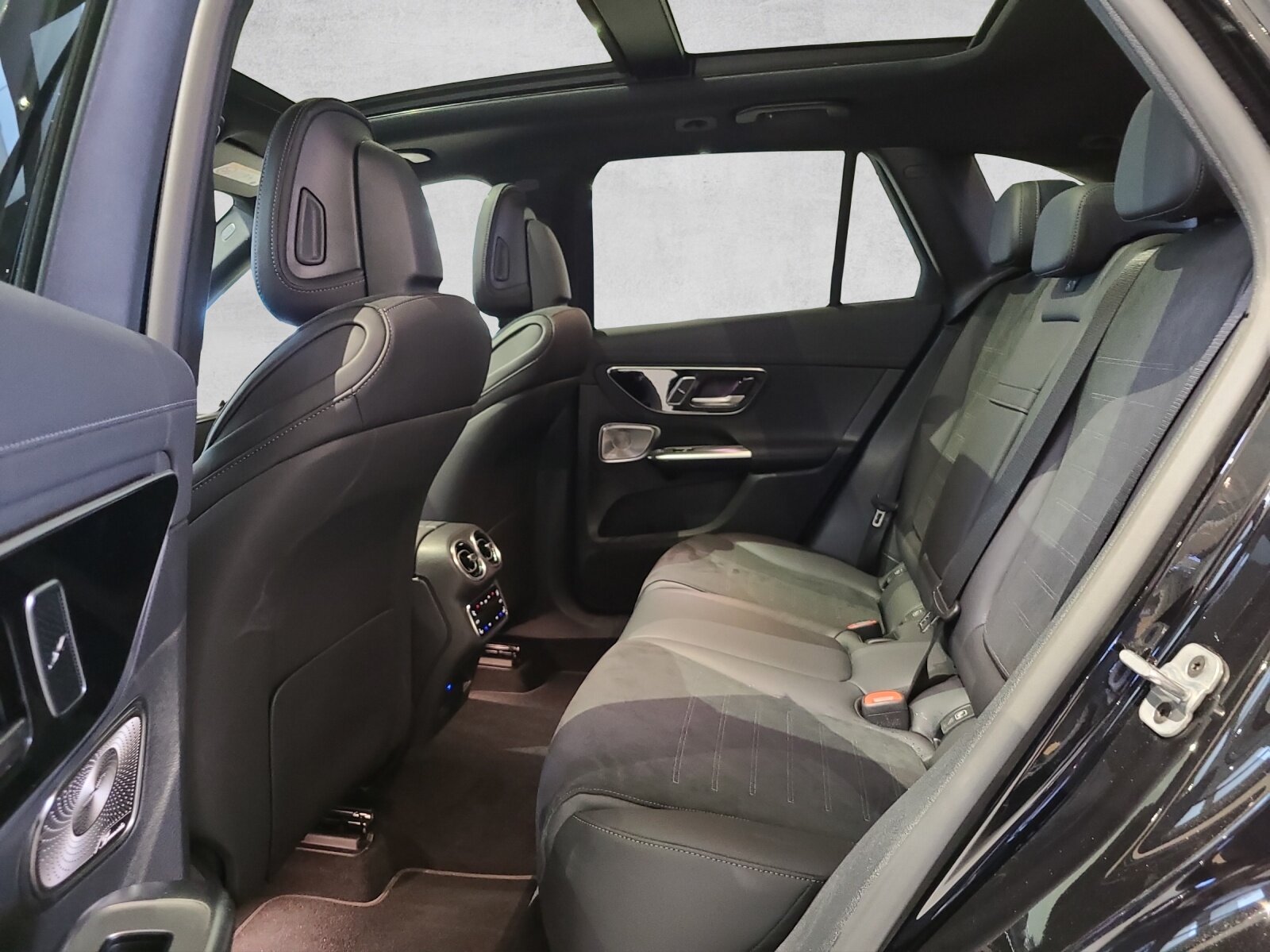 MERCEDES-BENZ GLC 200 AMG Line 4M X254, Mild-Hybrid Petrol/Electric, Second hand / Used, Automatic - 3