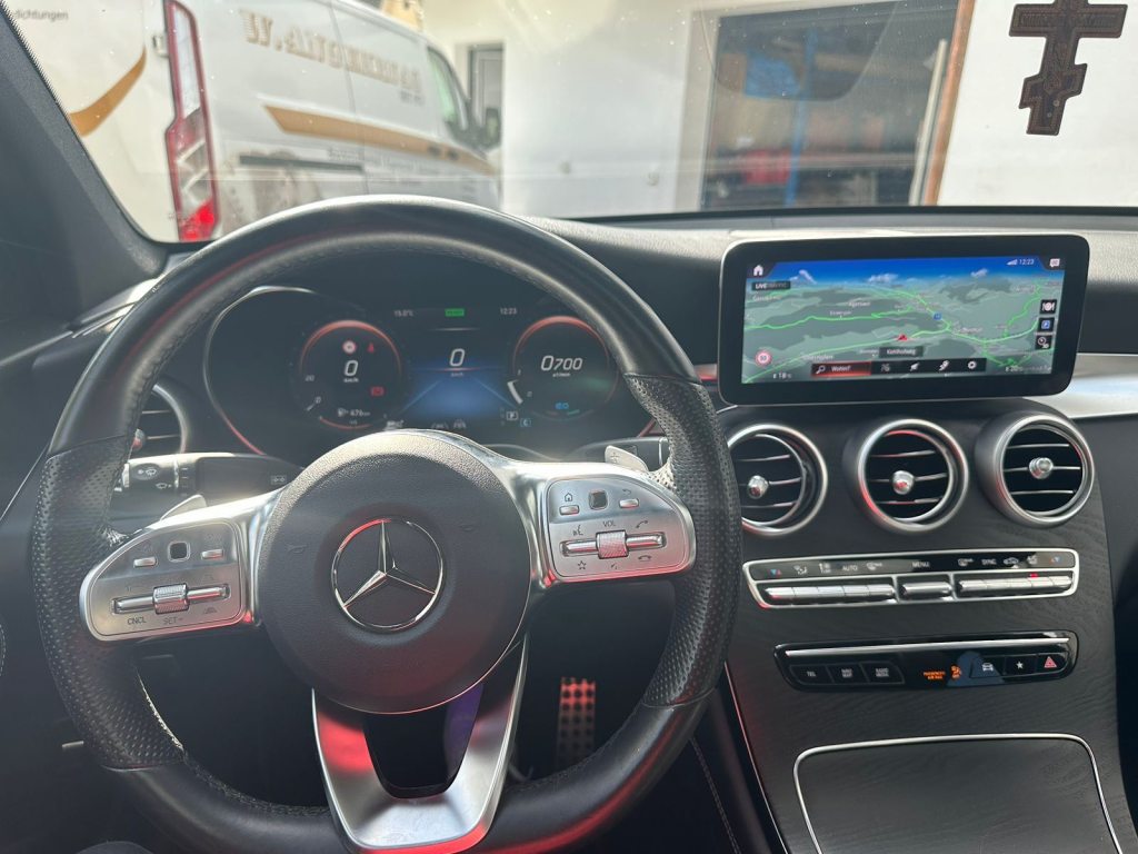 MERCEDES-BENZ GLC 200, Petrol, Second hand / Used, Automatic - 6