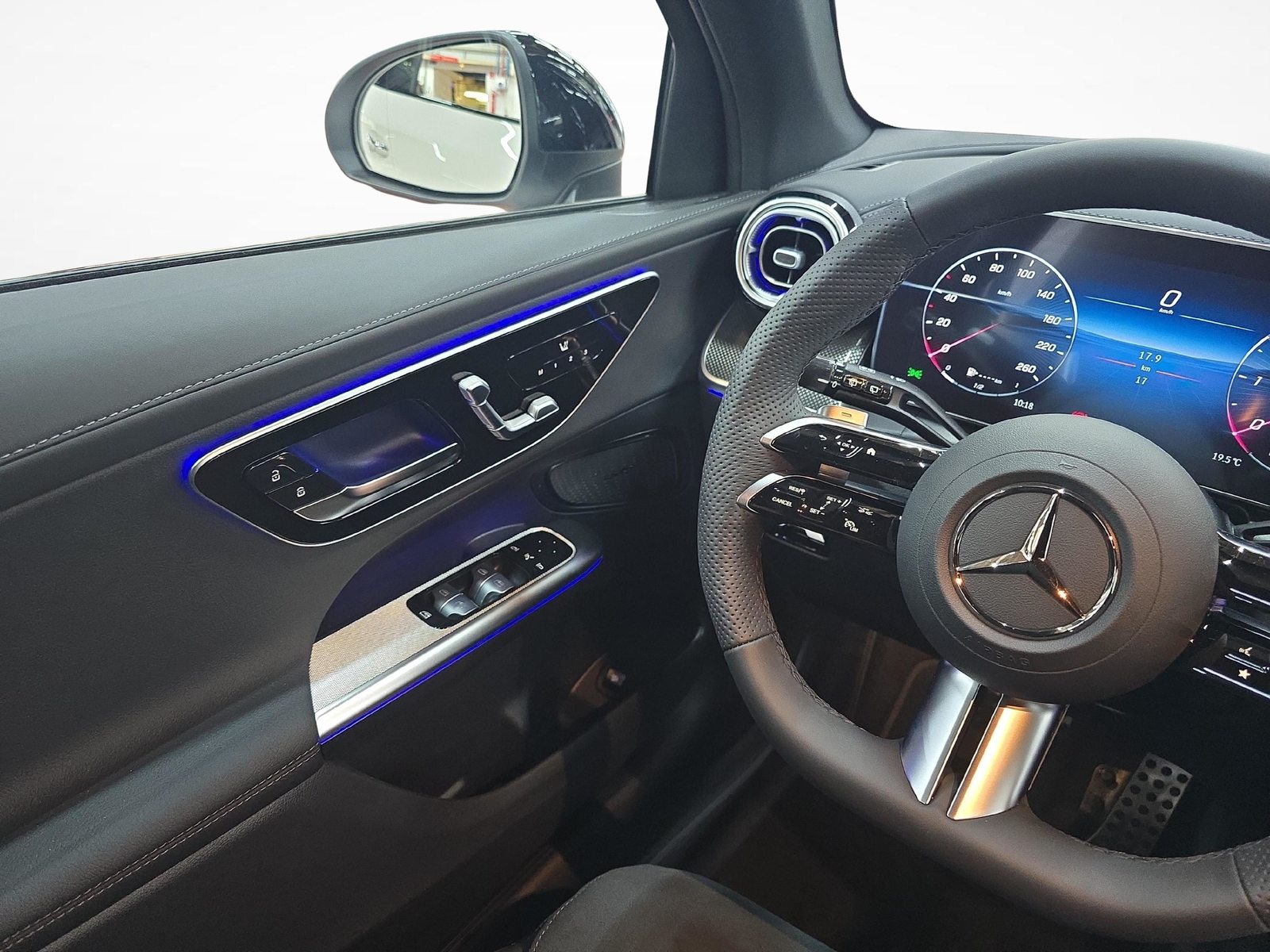 MERCEDES-BENZ GLC 220 d 4MATIC AMG Line, Mild-Hybrid Diesel/Electric, New car, Automatic - 7
