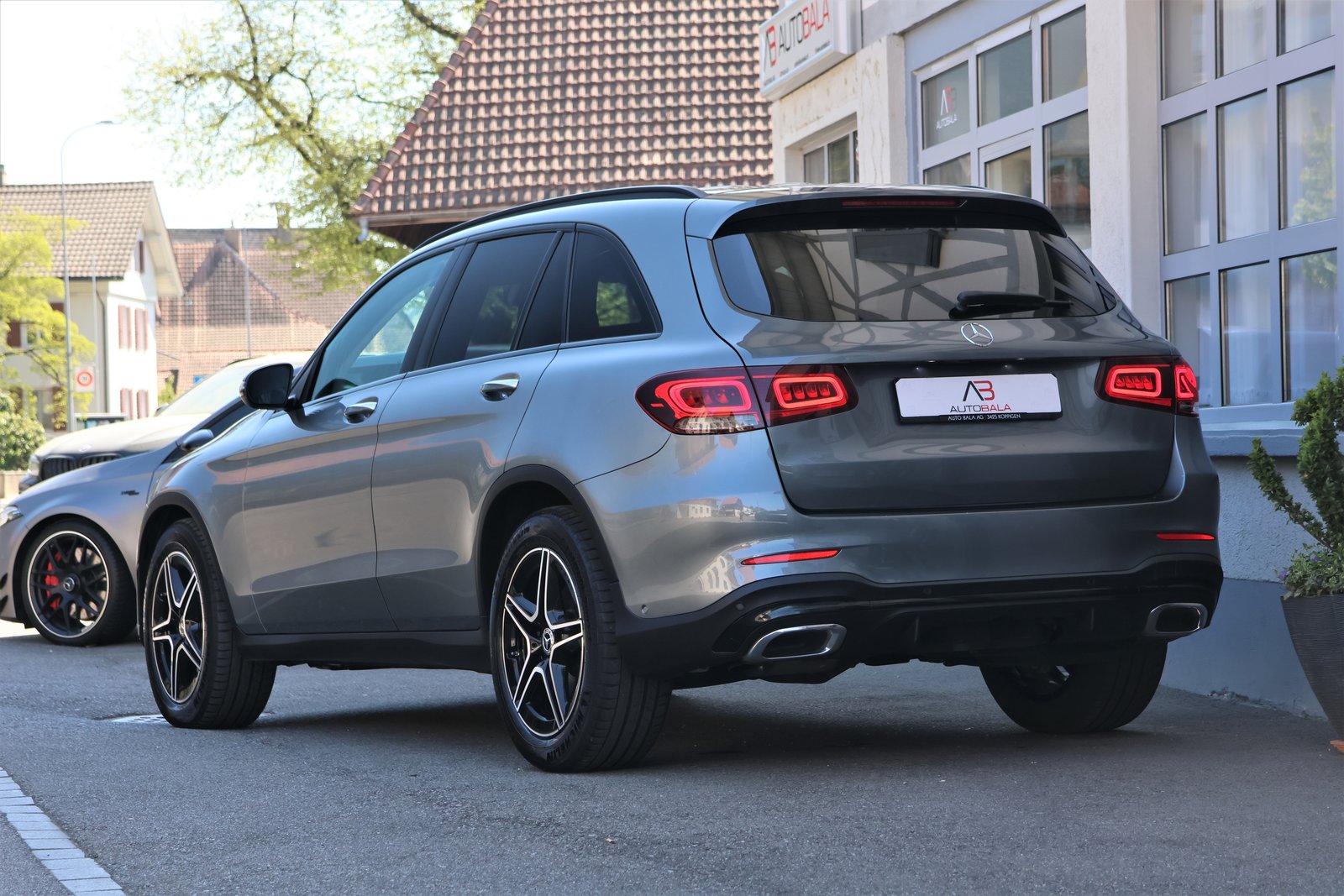 MERCEDES-BENZ GLC 220 d AMG Line 4Matic 9G-Tronic (CH) + 2.5, Diesel, Second hand / Used, Automatic - 3