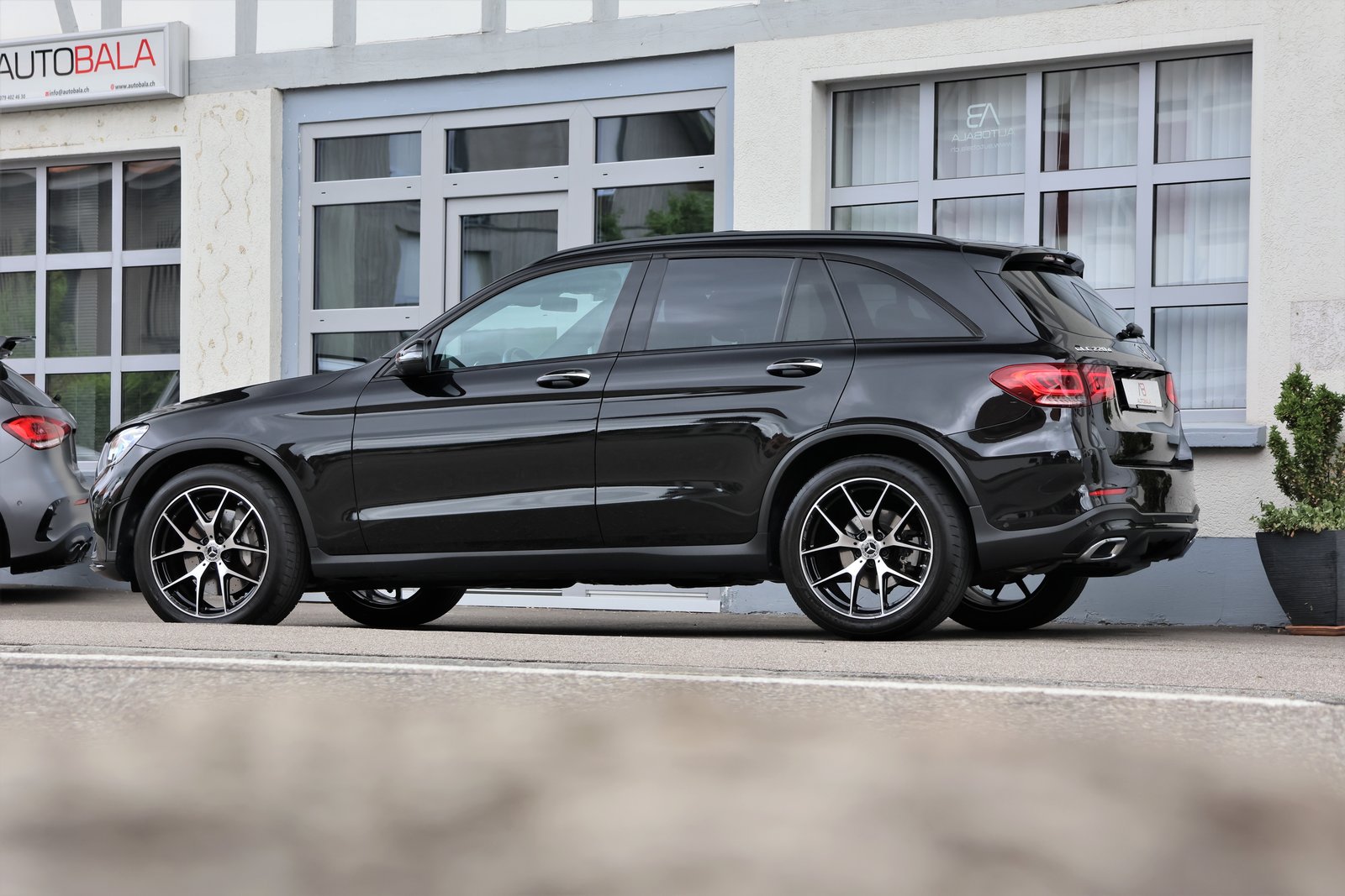 MERCEDES-BENZ GLC 220 d AMG Line 4Matic 9G-Tronic (CH) + 2.5, Diesel, Second hand / Used, Automatic - 4