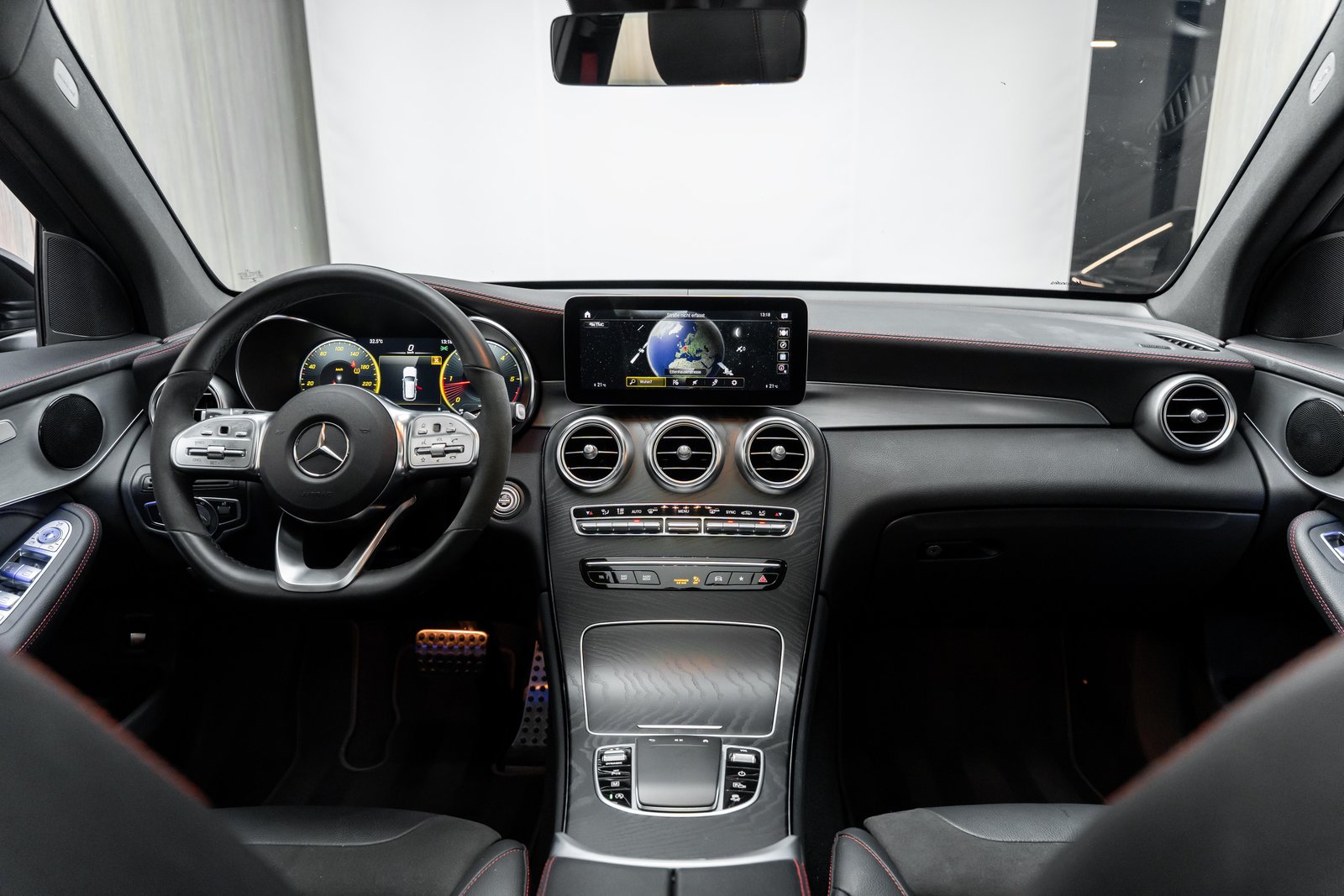 MERCEDES-BENZ GLC 220 d AMG Line 4Matic 9G-Tronic, Diesel, Second hand / Used, Automatic - 3