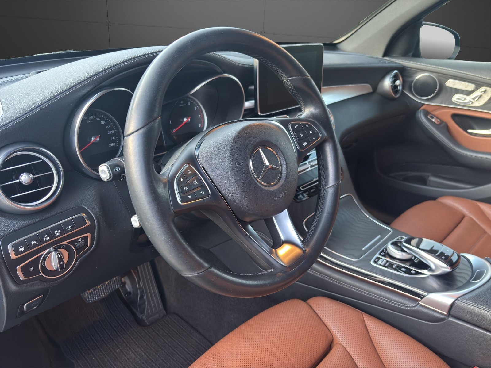 MERCEDES-BENZ GLC 250 AMG Line 4Matic 9G-Tronic, Essence, Occasion / Utilisé, Automatique - 4