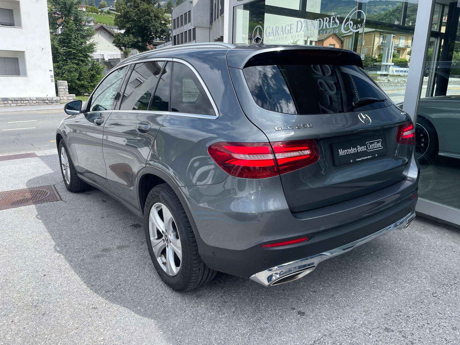 MERCEDES-BENZ GLC 250 4Matic 9G-Tronic, Petrol, Second hand / Used, Automatic - 3